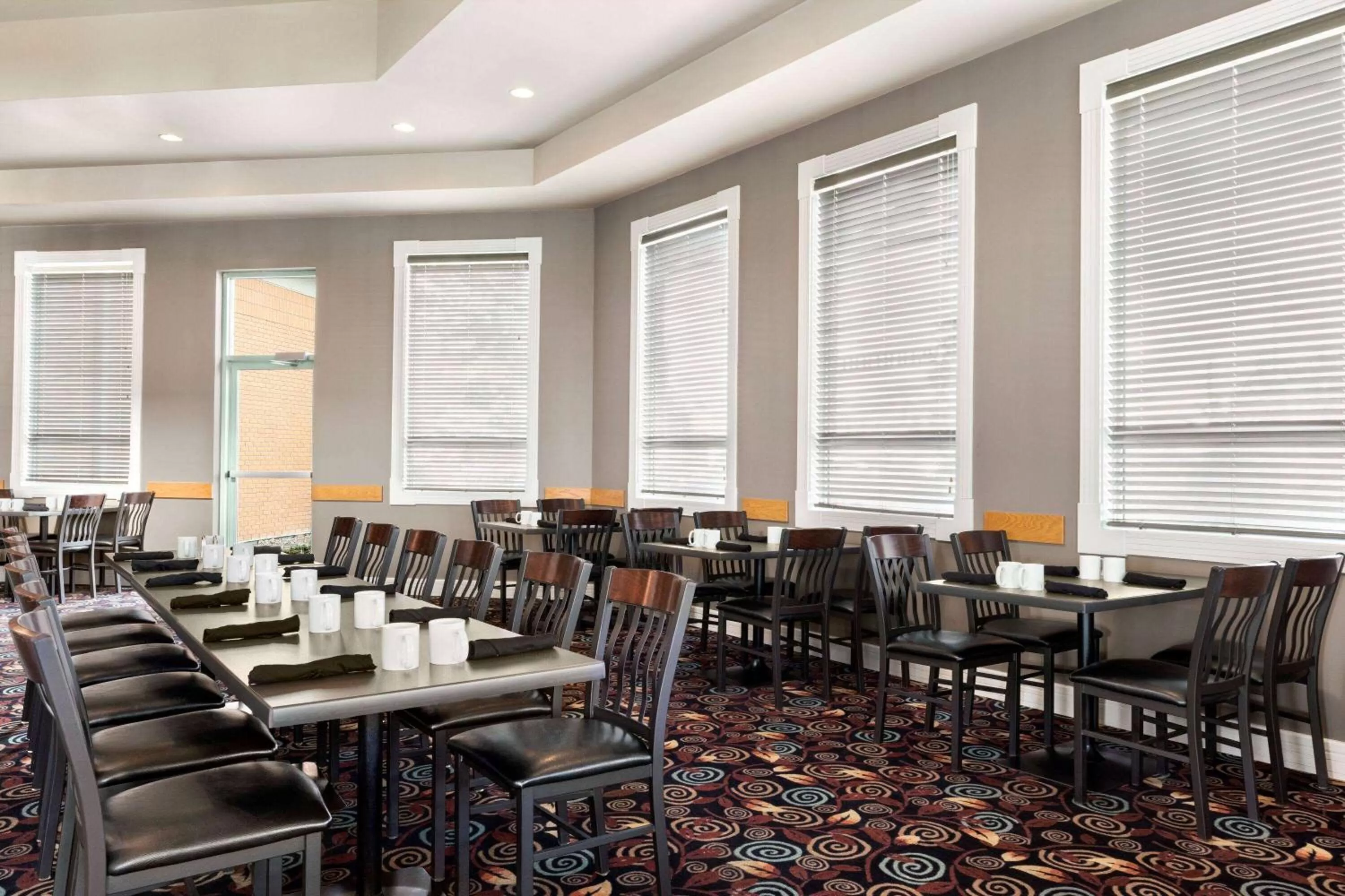 Restaurant/places to eat in Royal Hotel Calgary, Trademark Collection by Wyndham