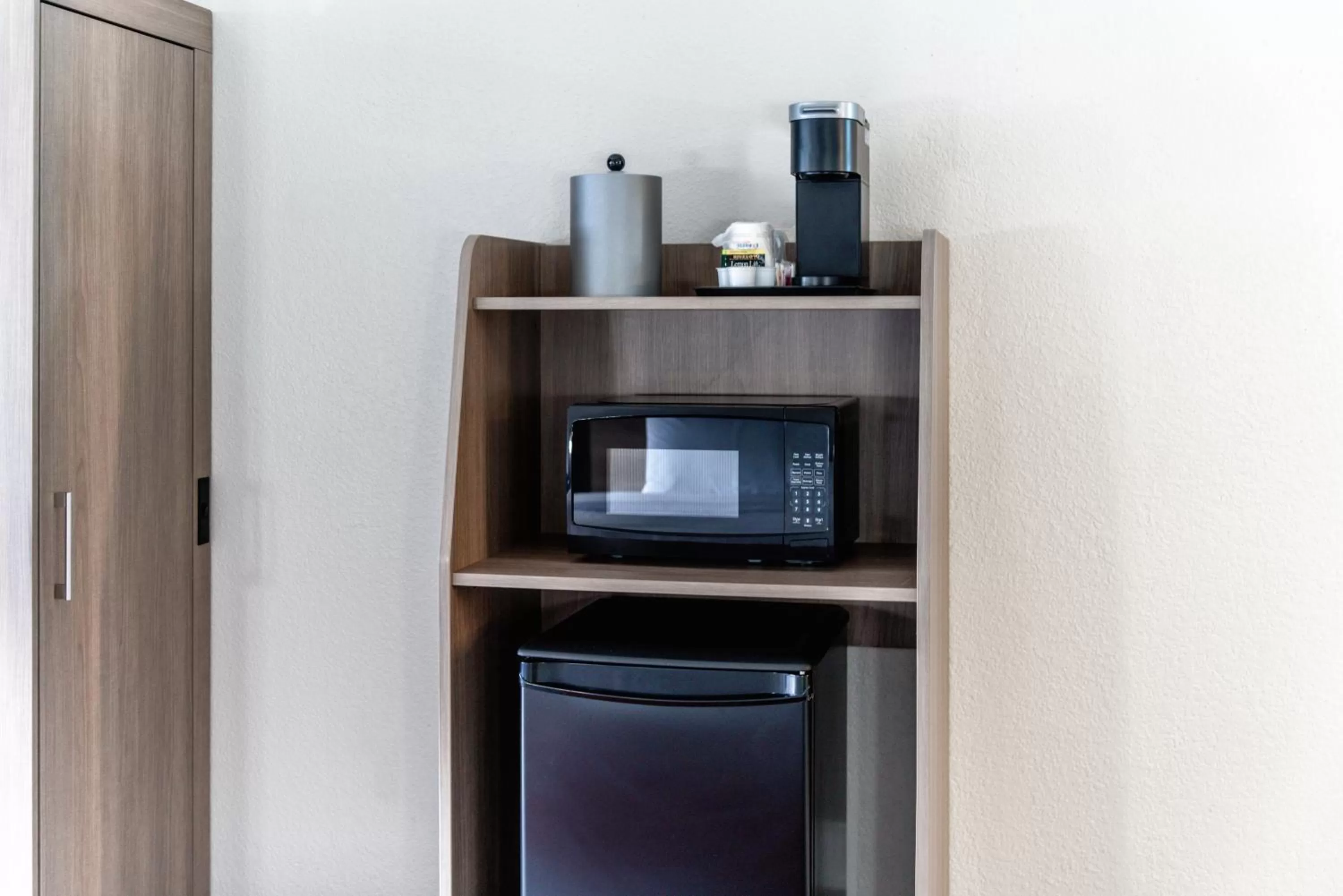 Coffee/tea facilities in Holiday Inn Express & Suites Phoenix - Mesa West by IHG