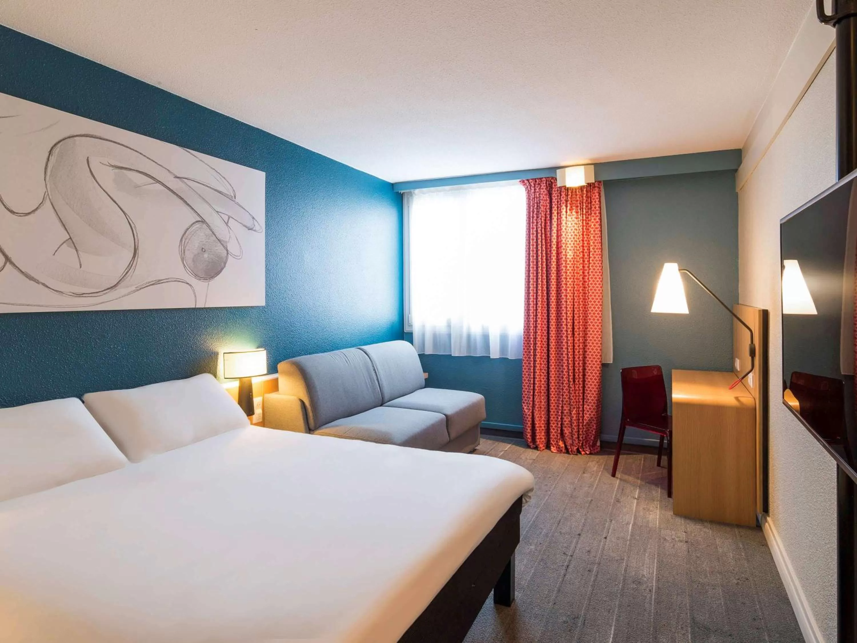Photo of the whole room, Bed in ibis Tours Nord