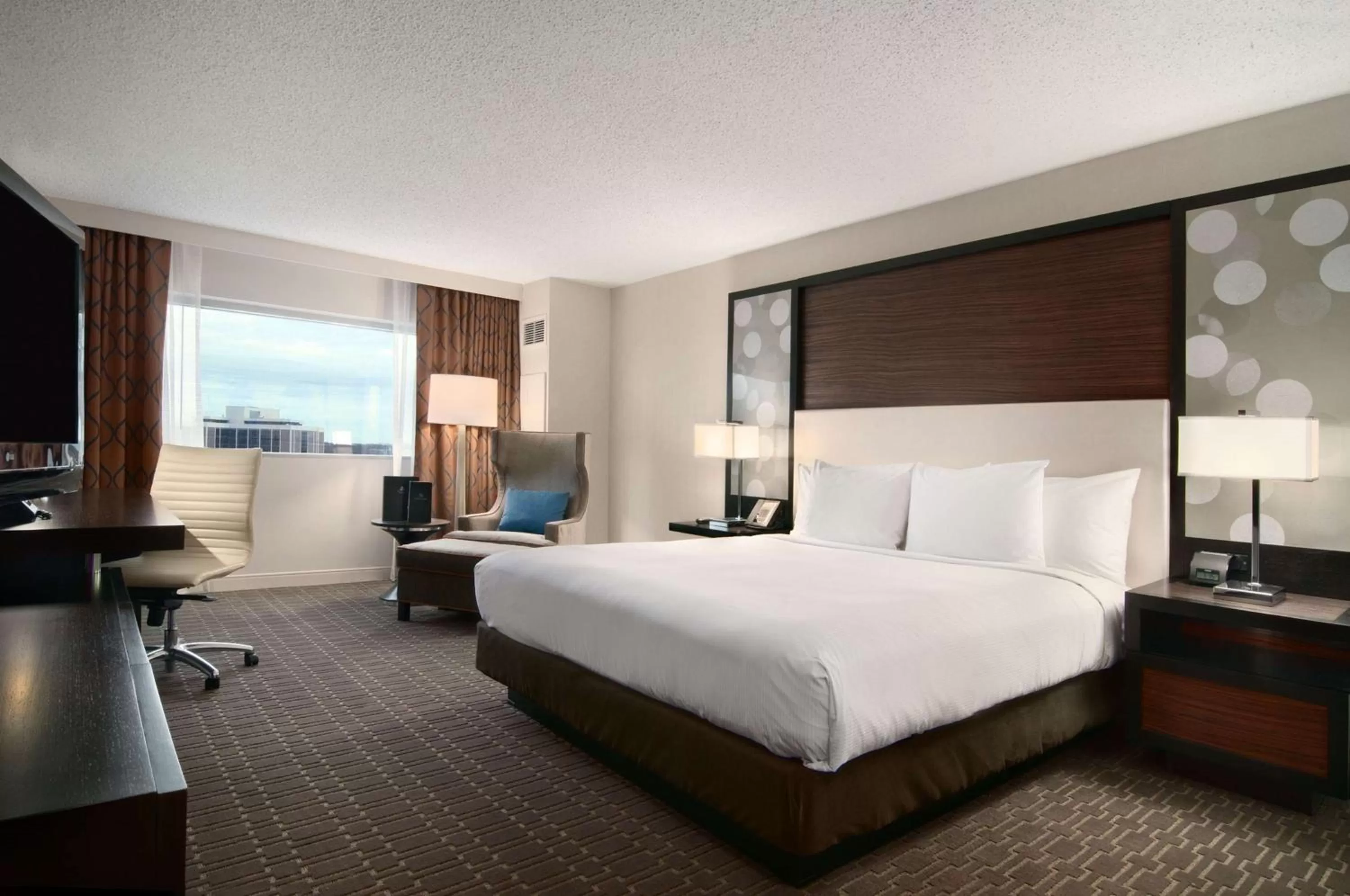 Bedroom, Bed in Hilton Atlanta Airport