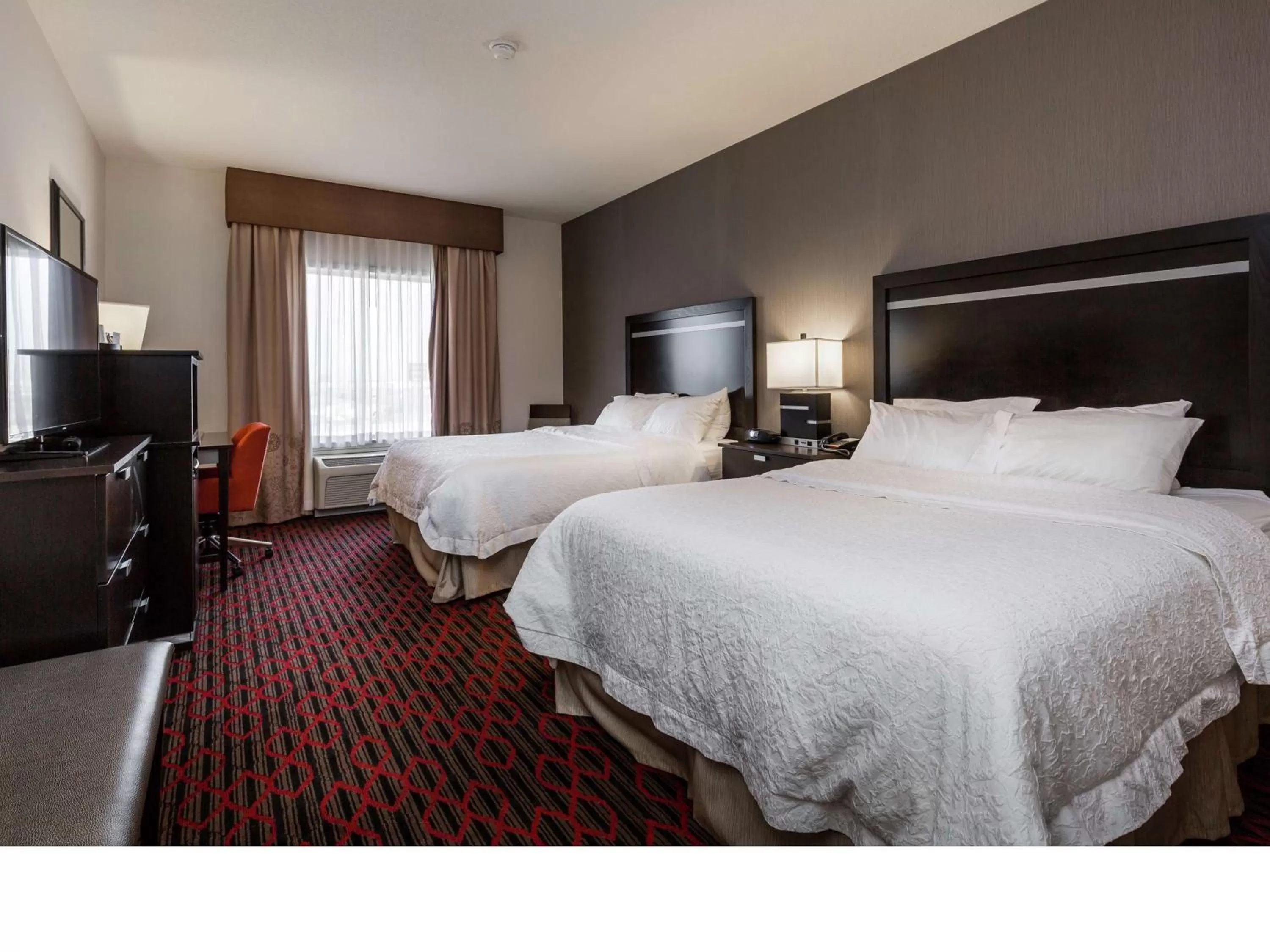 Bedroom, Bed in Hampton Inn & Suites by Hilton Lethbridge