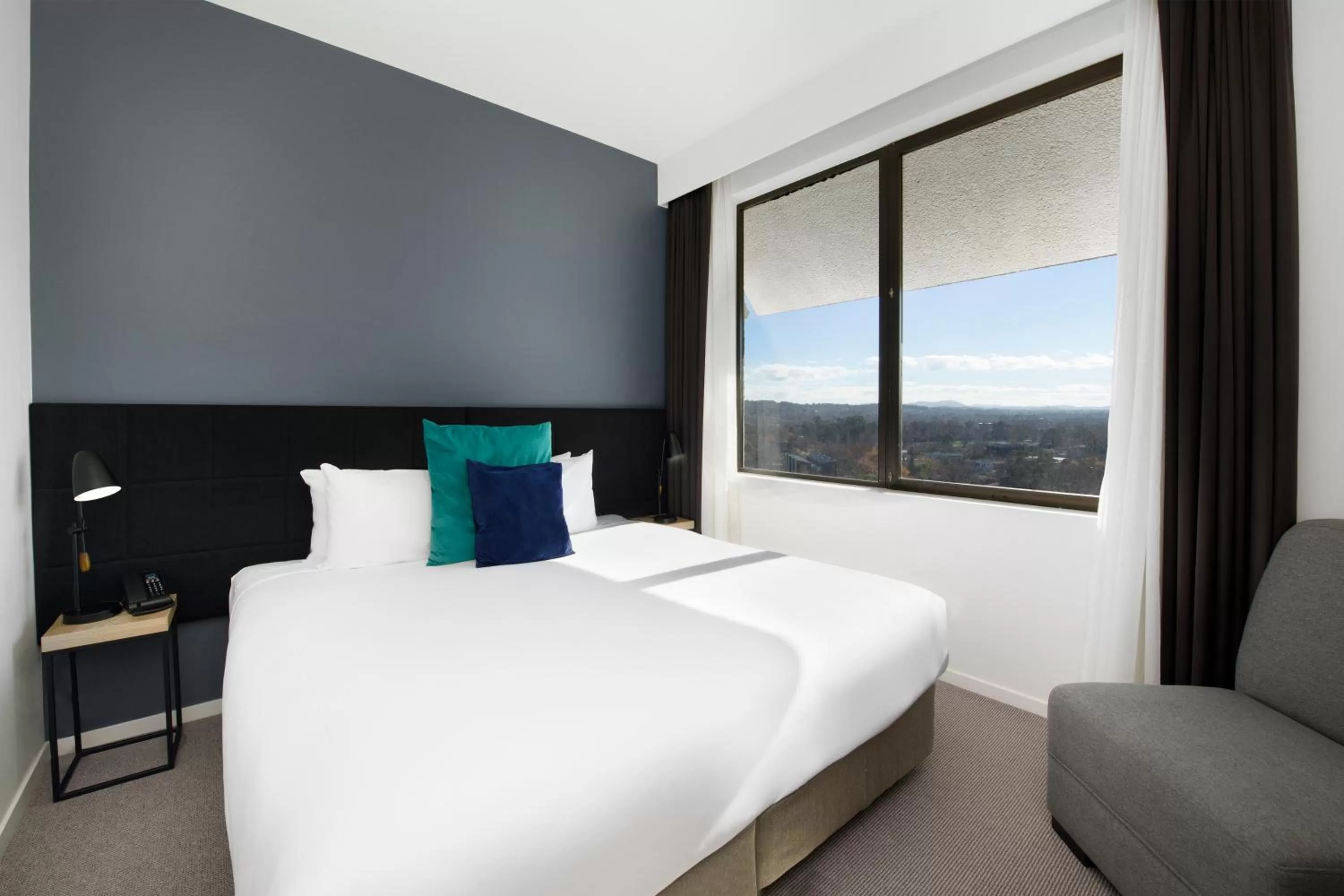 Bedroom, Bed in Mantra MacArthur Hotel