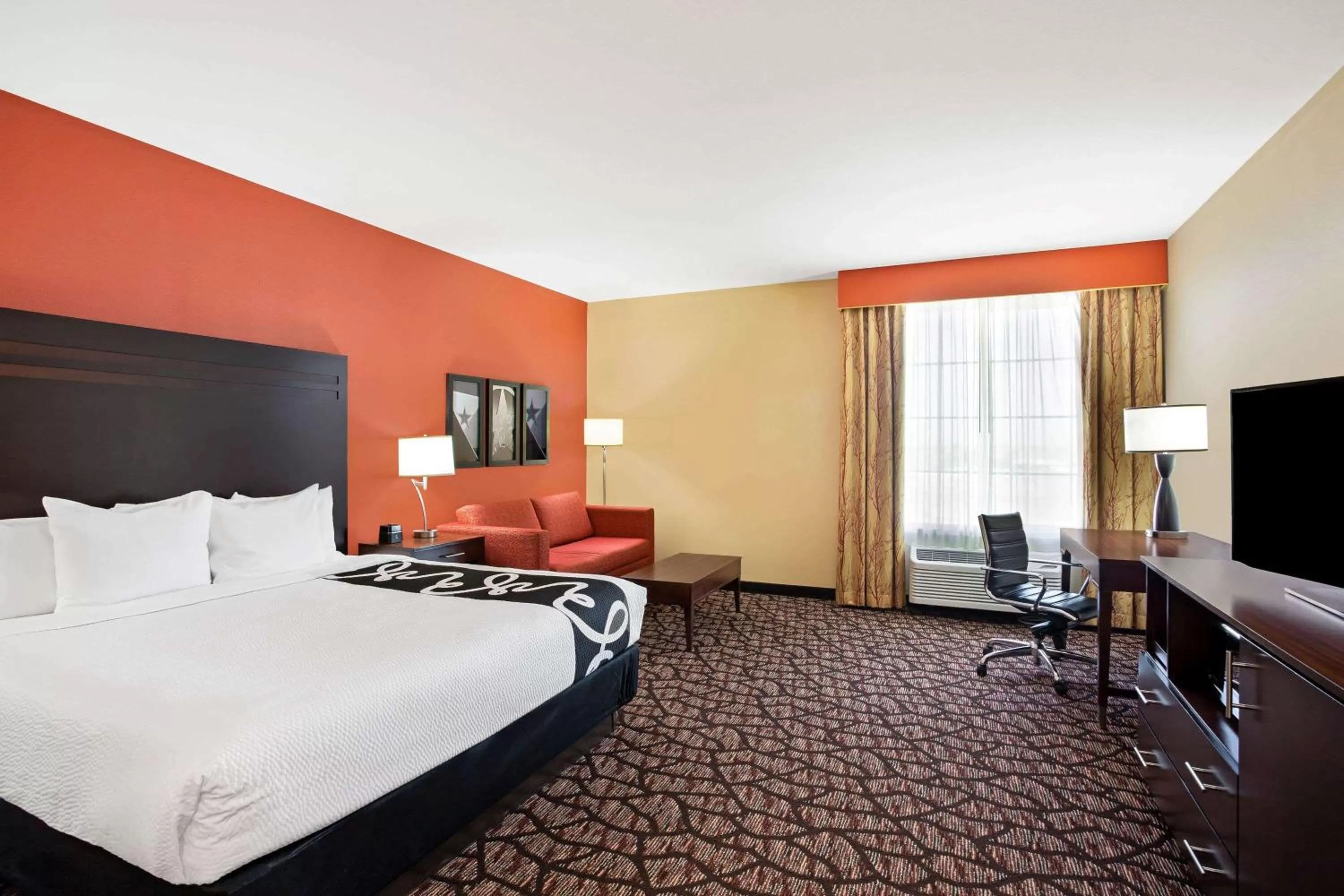 Photo of the whole room, Bed in La Quinta by Wyndham Pecos