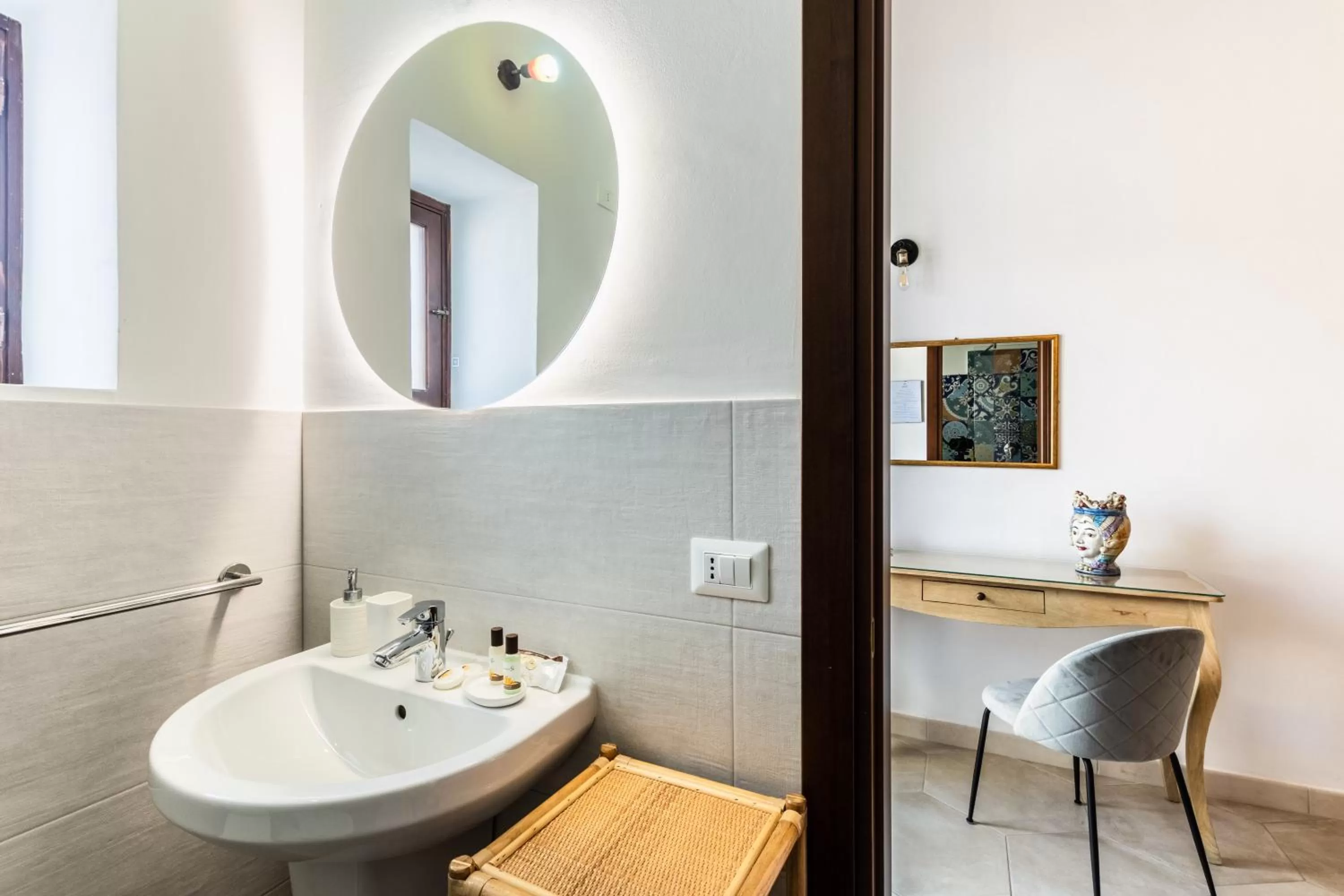 Bathroom in Morfeo Charming Rooms & Relax