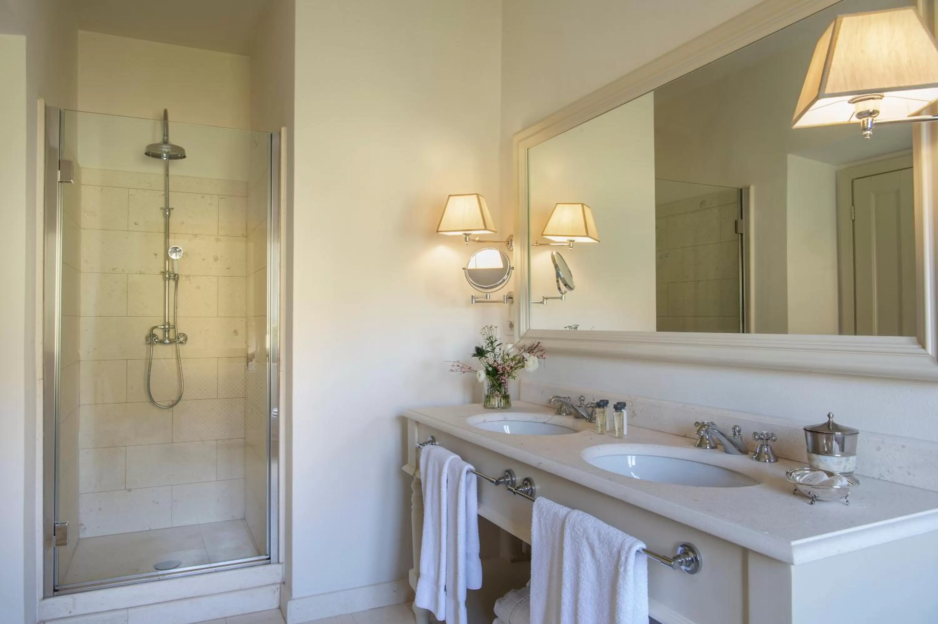 Shower in Viesca Toscana Suites & Villas