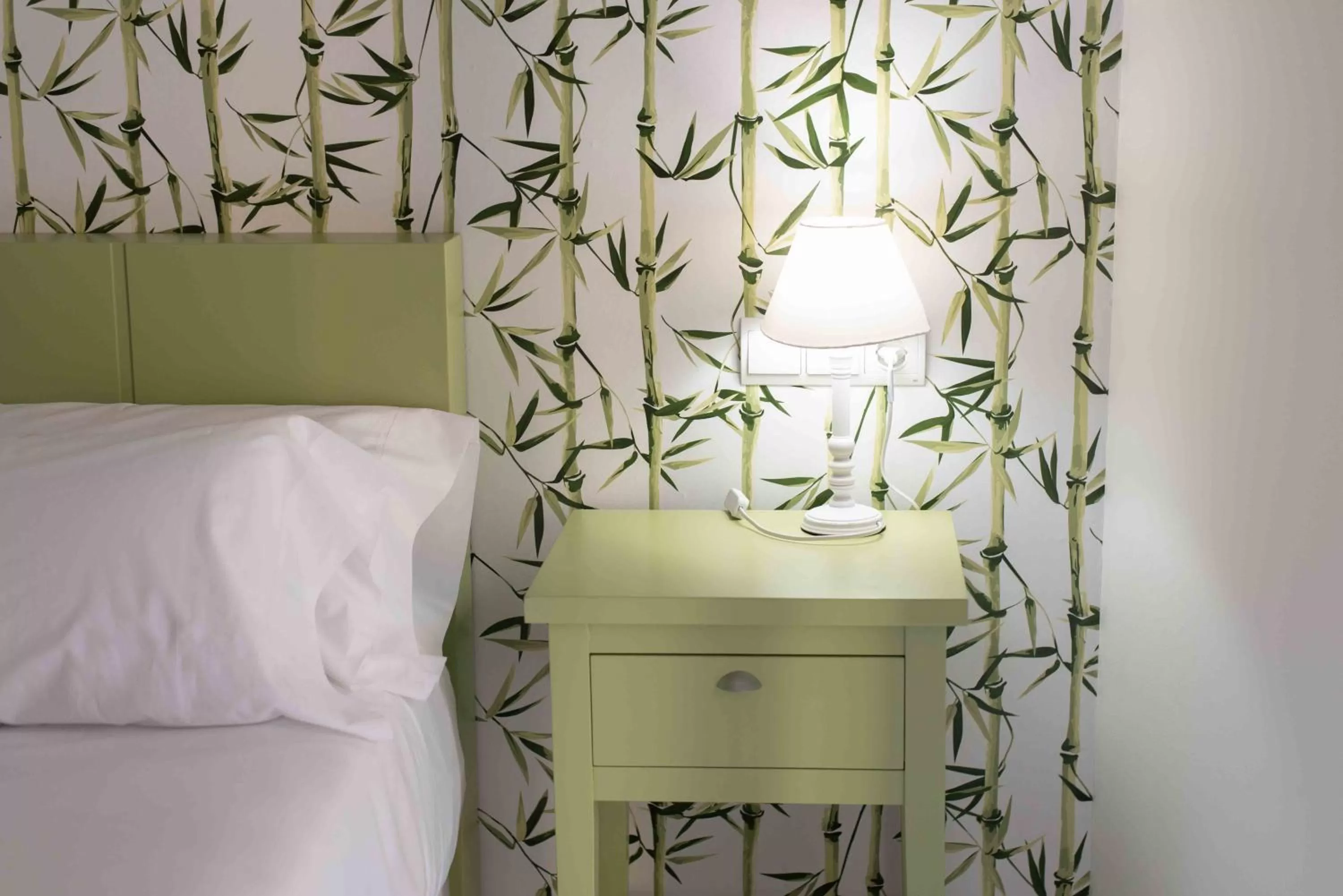 Bedroom, Bed in Hotel Almunia