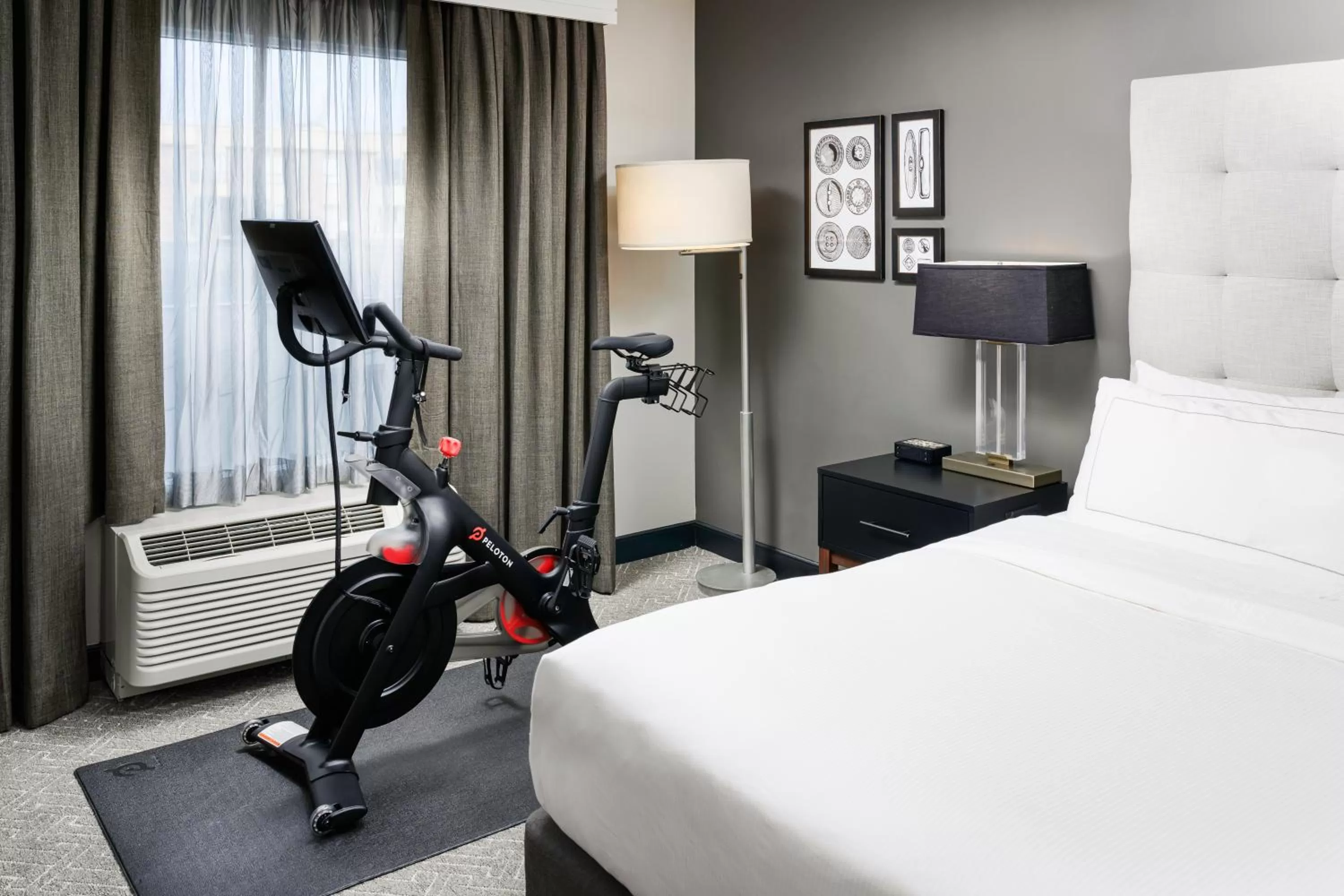 Bedroom in Cumberland House Knoxville, Tapestry Collection by Hilton