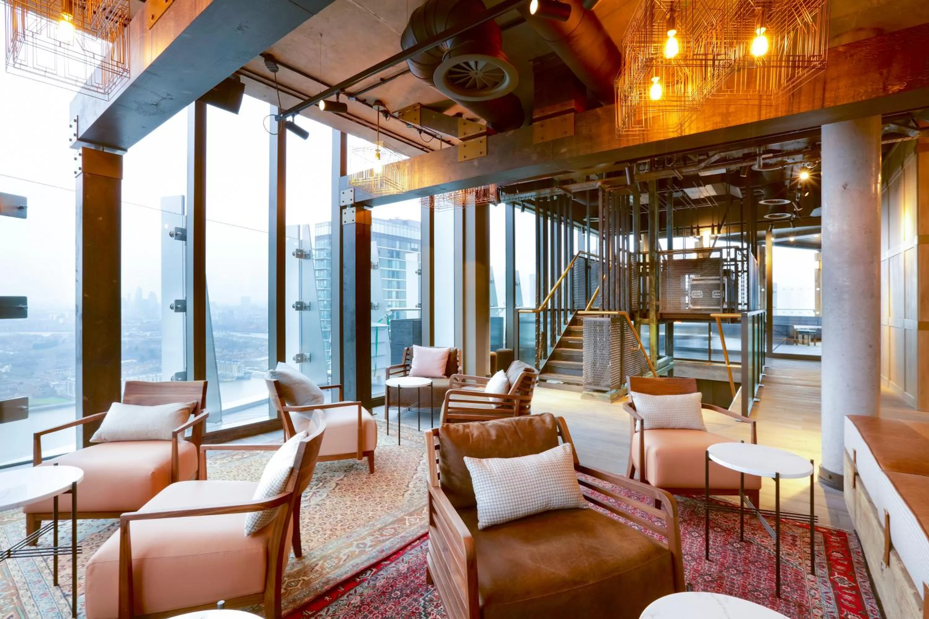 Lounge or bar in Novotel London Canary Wharf