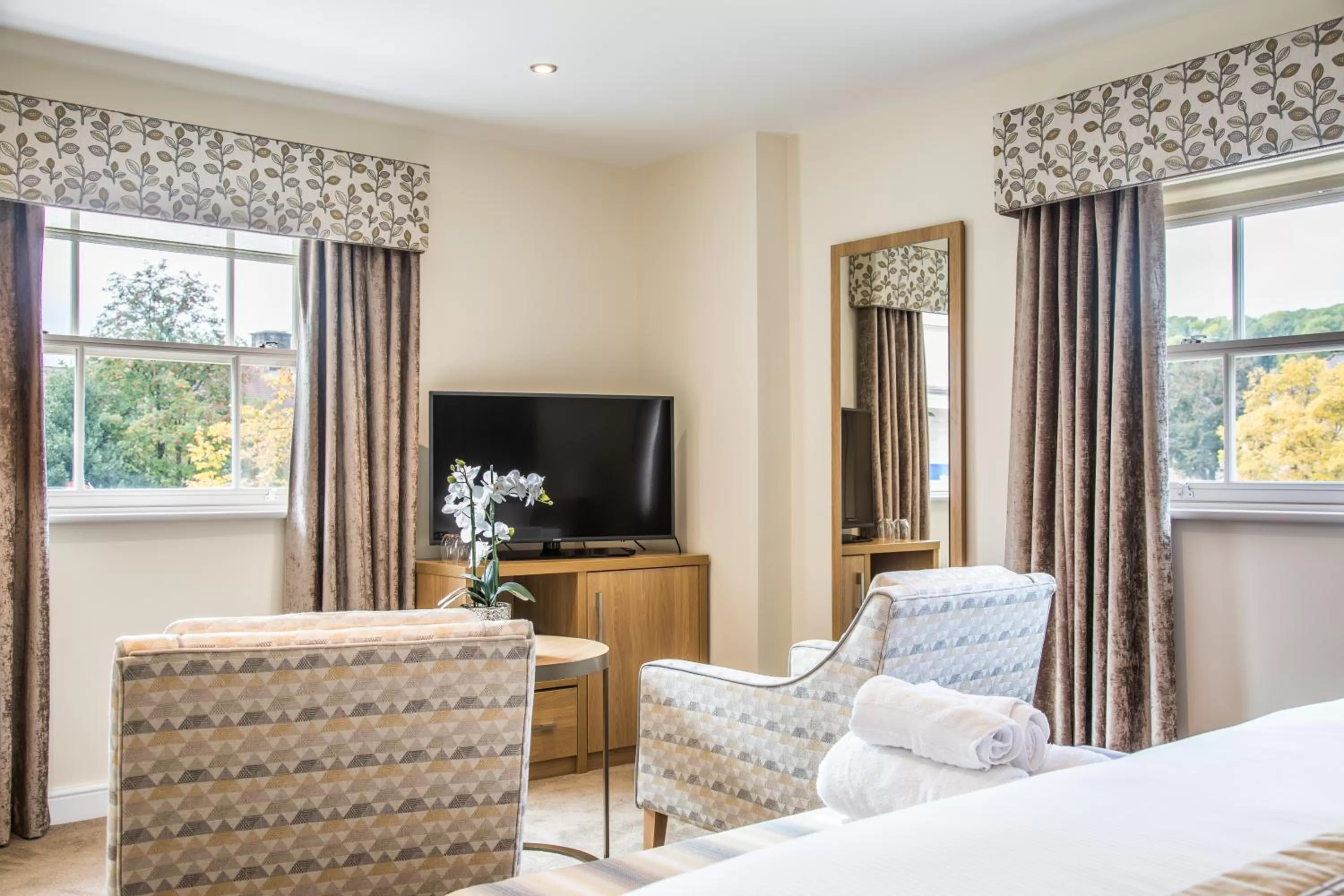 Seating area, Bed in The H Boutique Hotel