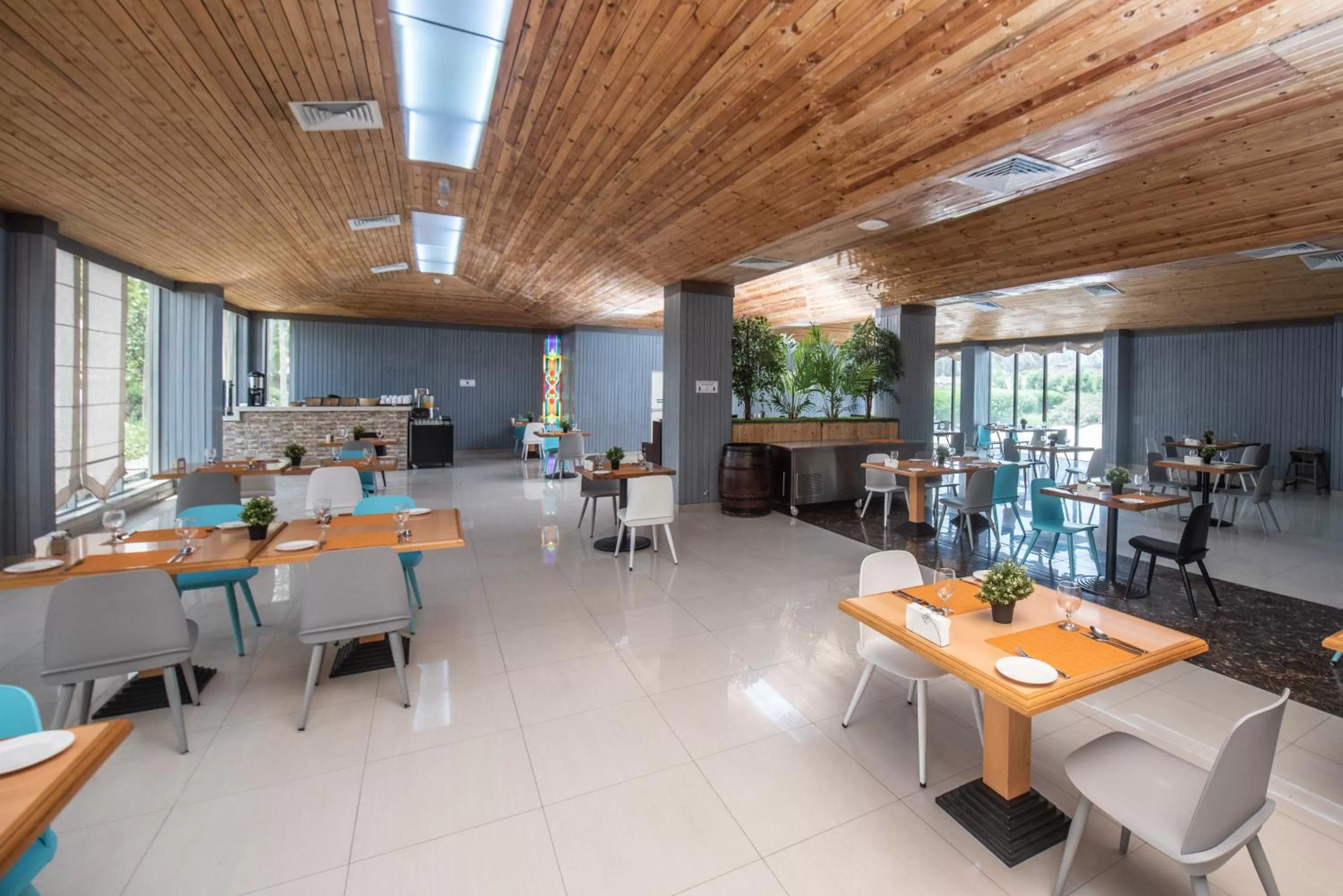 Restaurant/places to eat in BM Beach Hotel