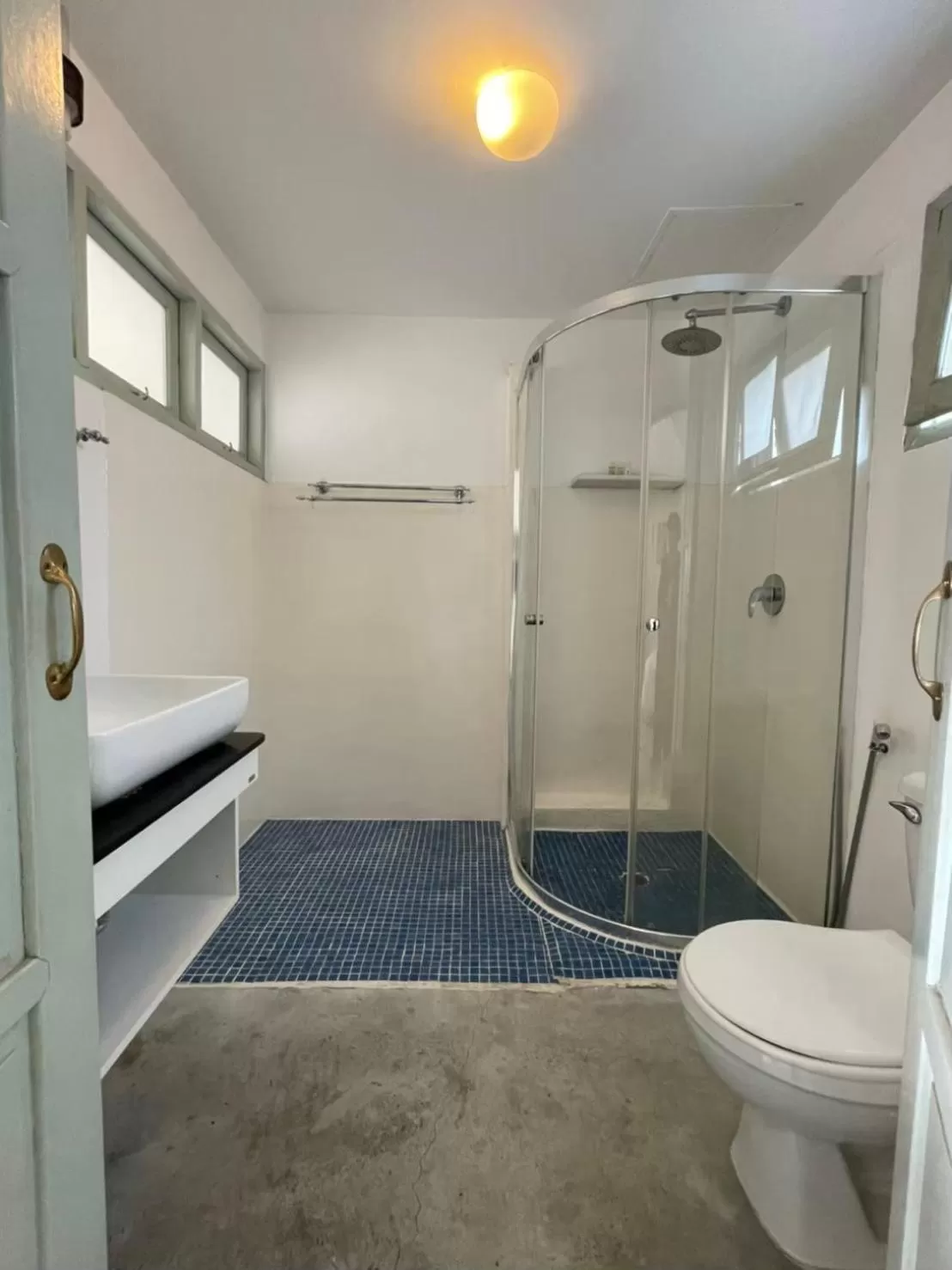 Shower in Villa Duangchampa