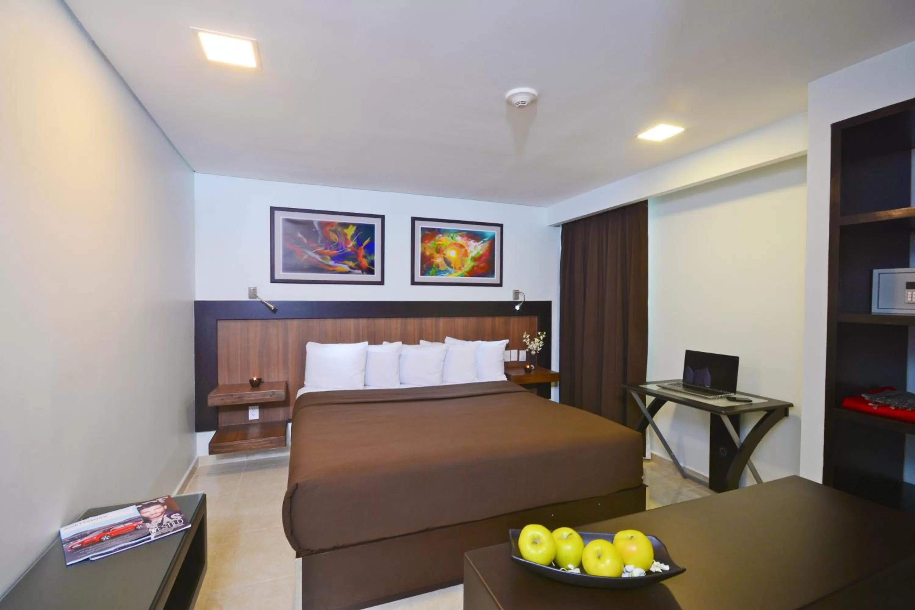 Photo of the whole room, Bed in Hotel & Suites PF