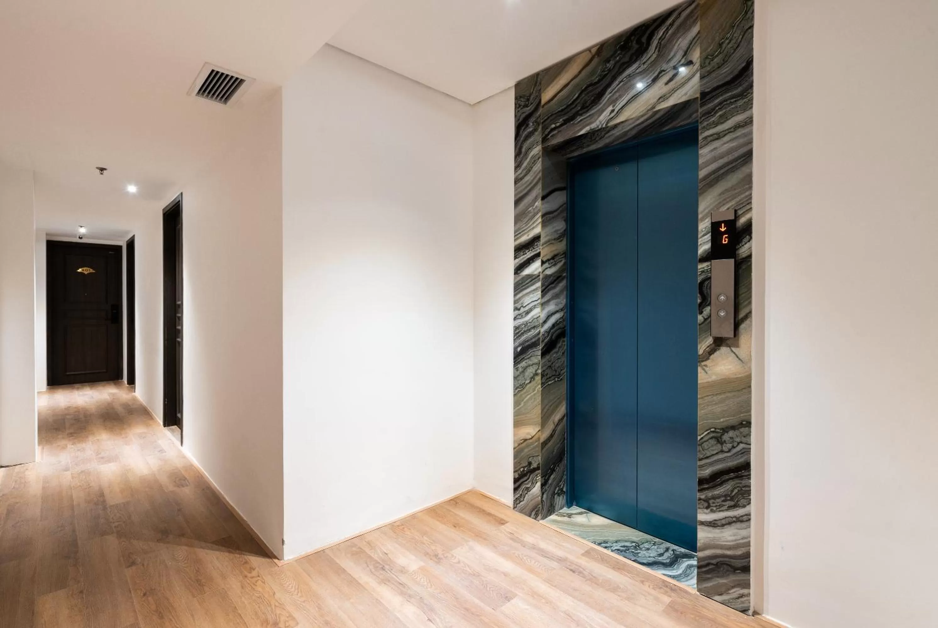 elevator in Haven Hut Hotel