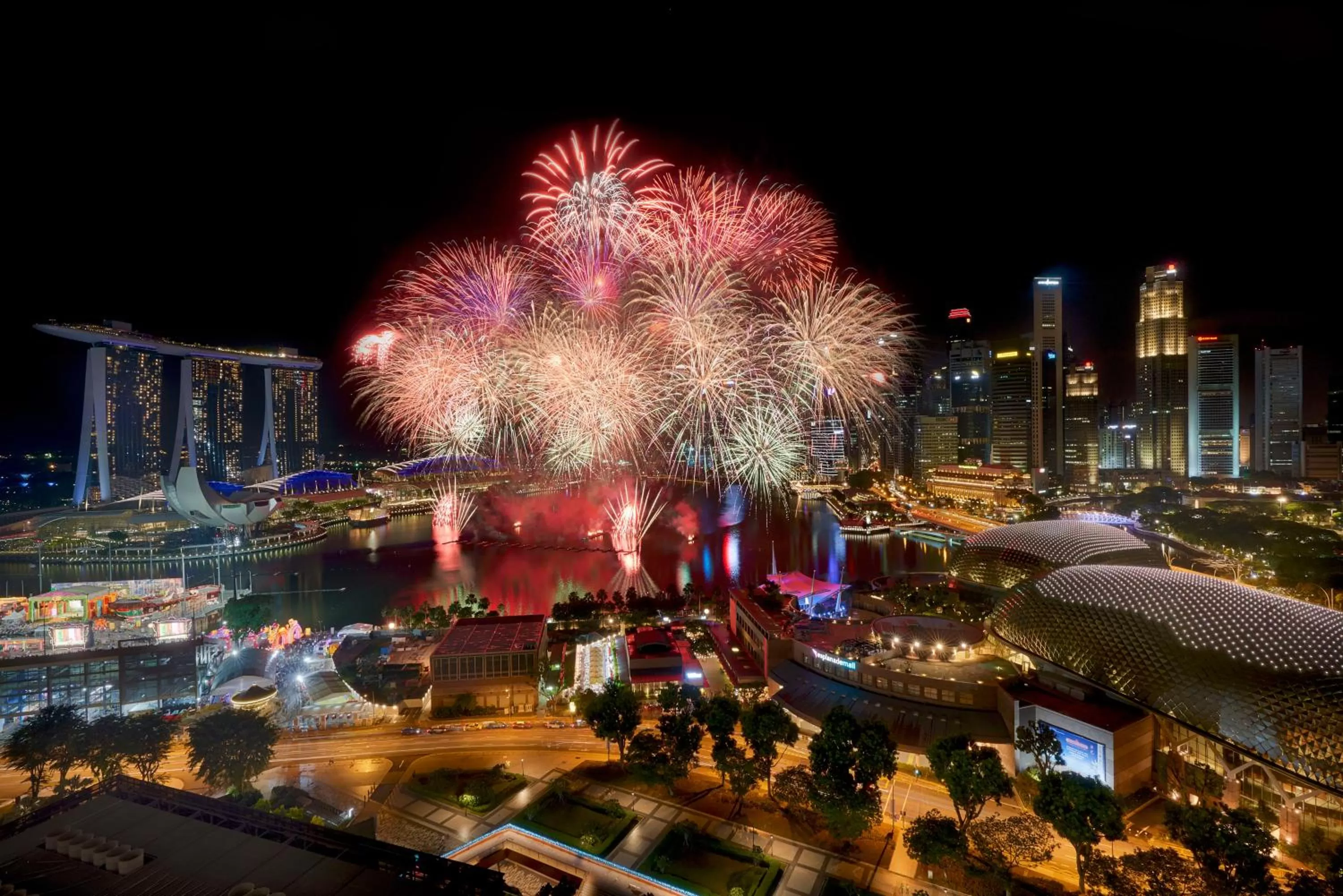 Property building in PARKROYAL COLLECTION Marina Bay, Singapore