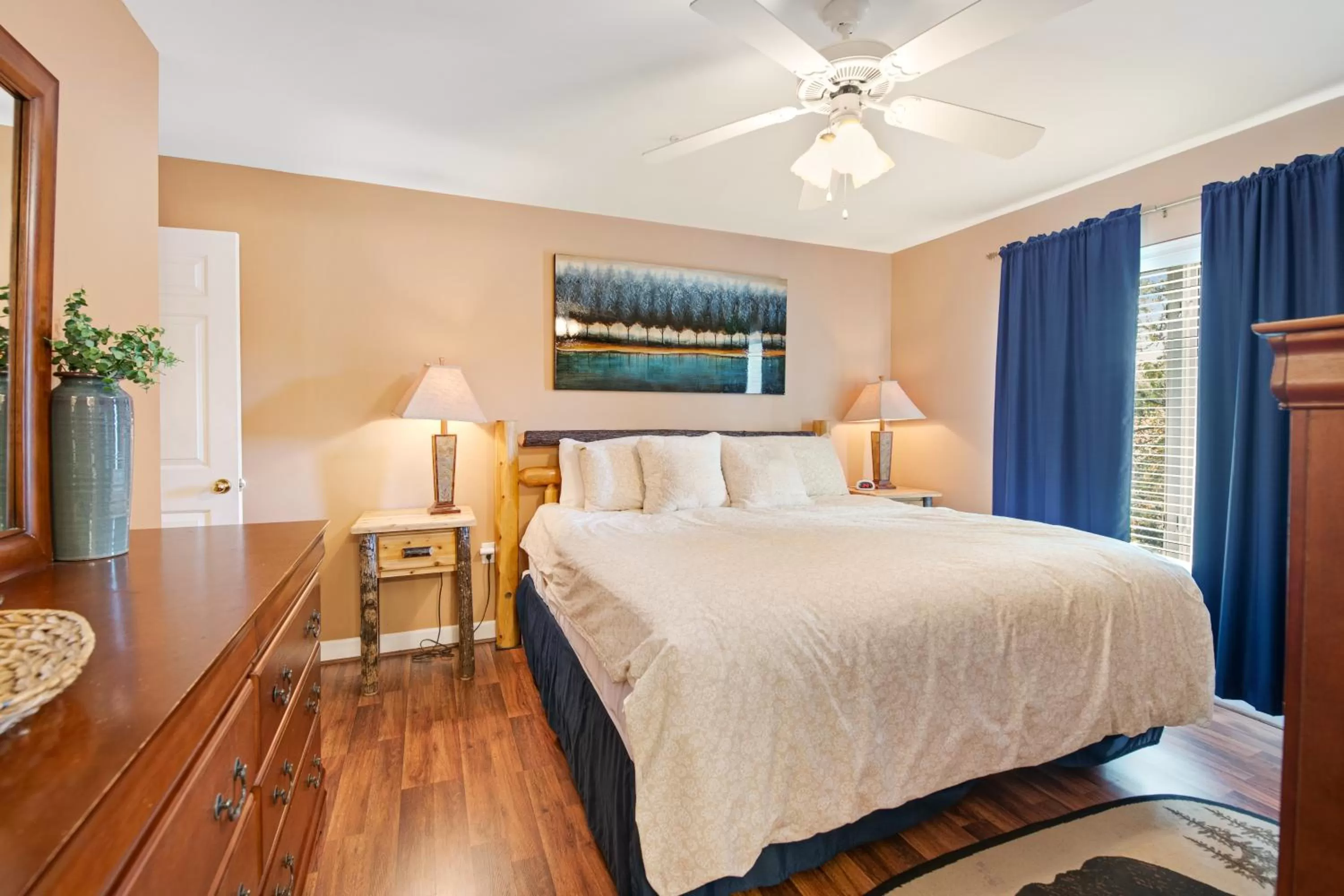 Bed in Jan's Riverside Retreat