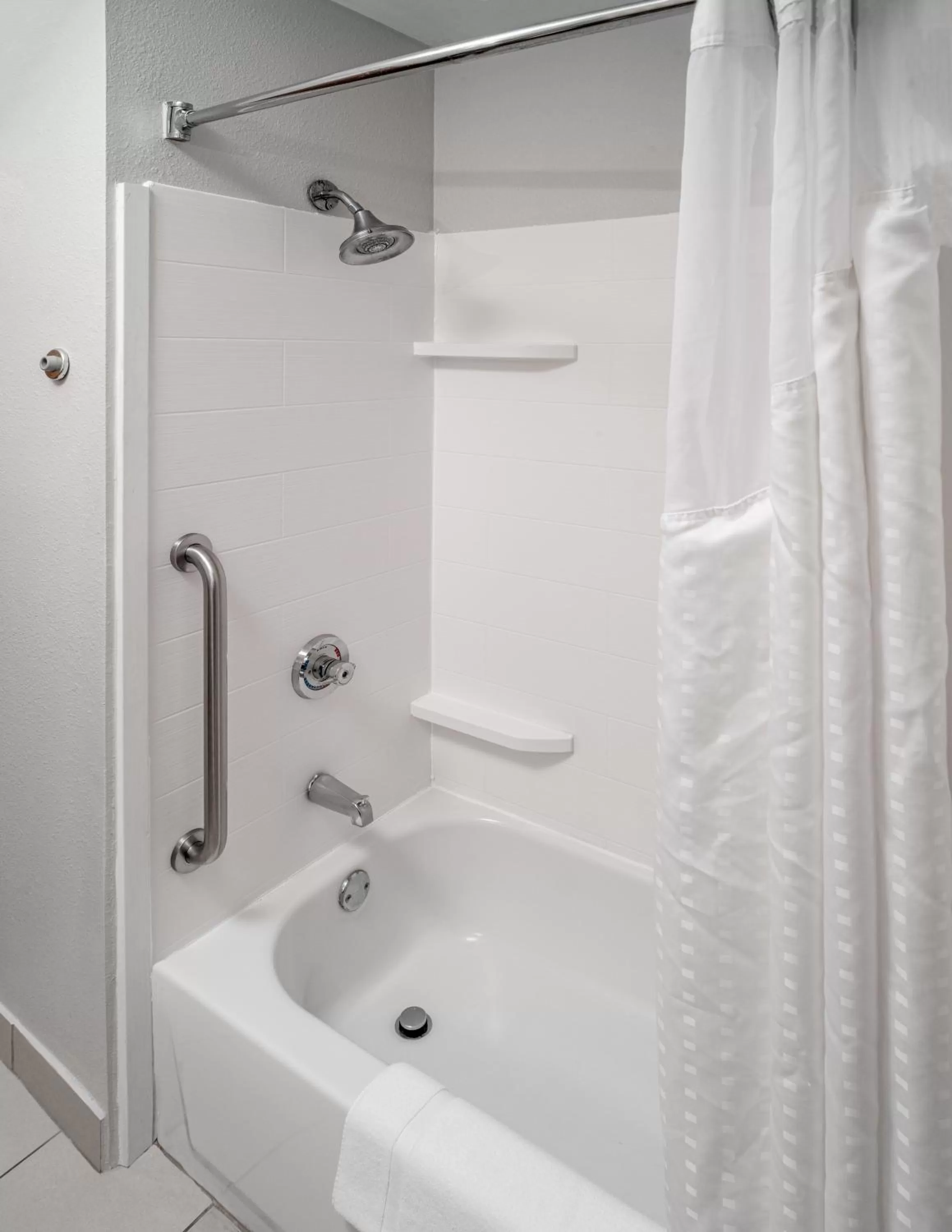 Bath in Holiday Inn Express and Suites Pikeville by IHG