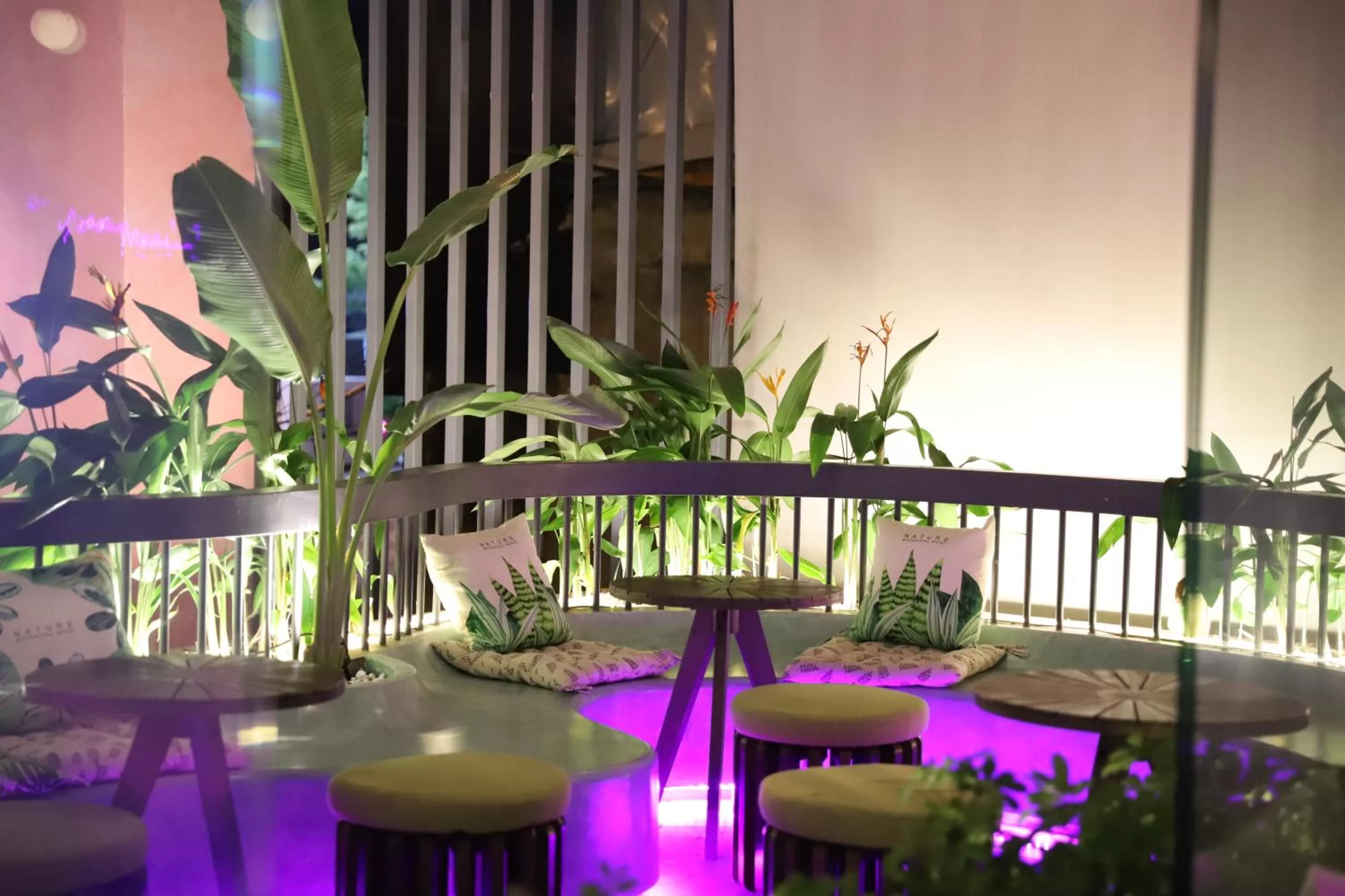 Restaurant/places to eat in HOME Hotel