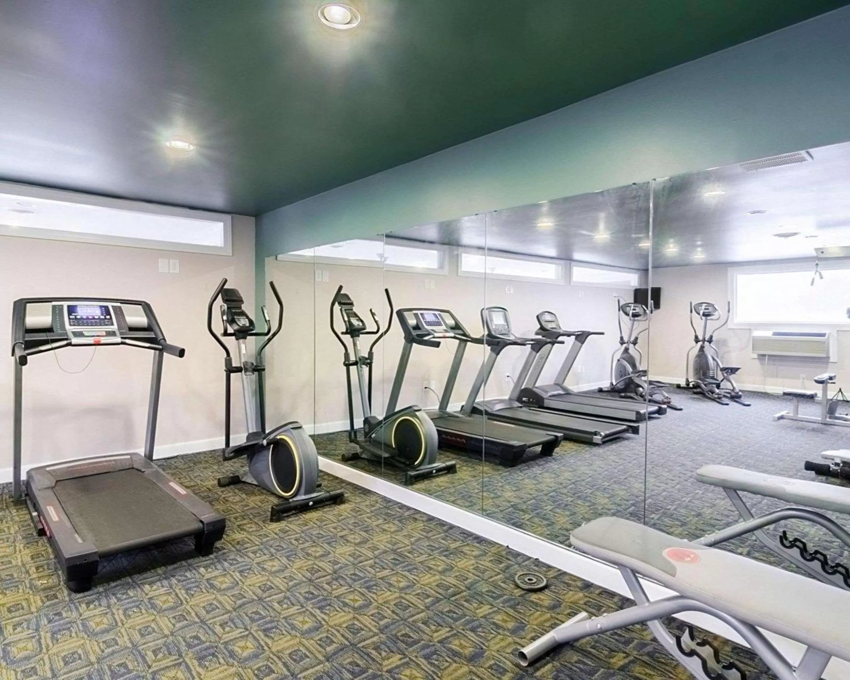 Fitness centre/facilities in Rodeway Inn & Suites Williamsburg Central