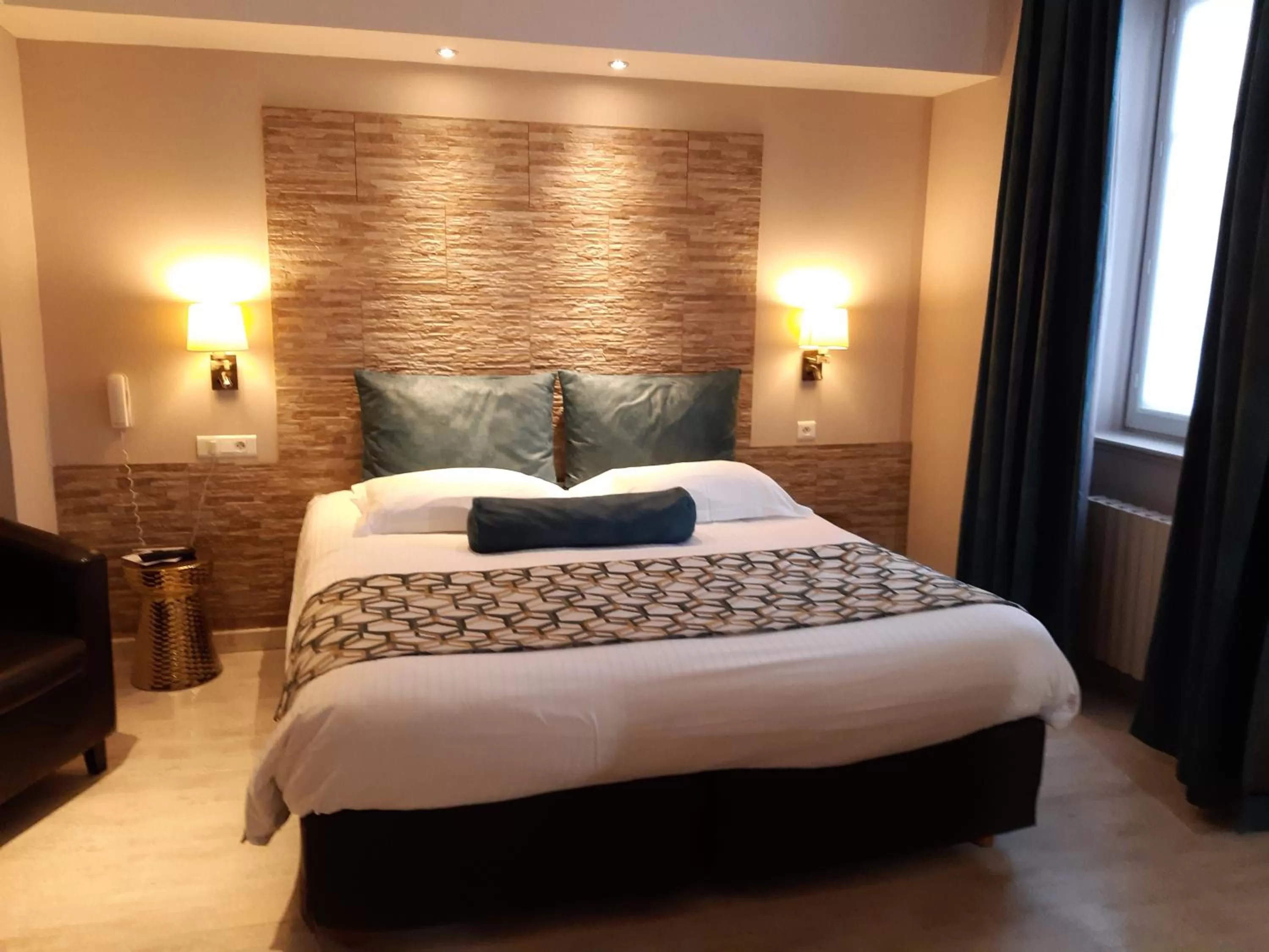 Bedroom, Bed in Best Western Hôtel Des Voyageurs