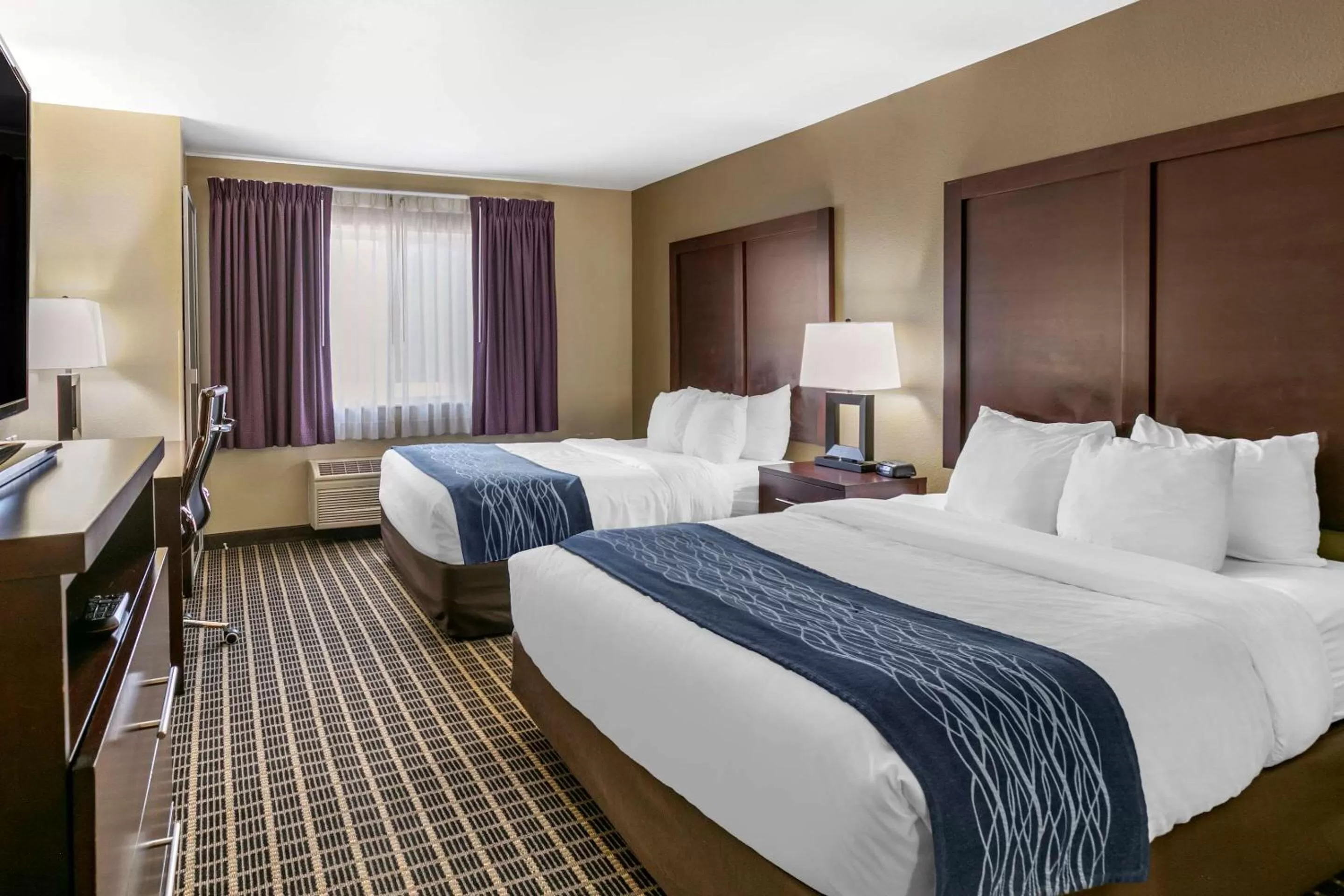 Photo of the whole room, Bed in Comfort Inn Fort Collins North