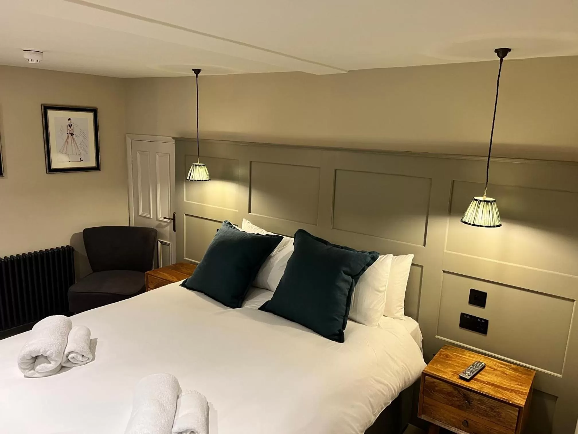 Bedroom, Bed in The Punchbowl Inn