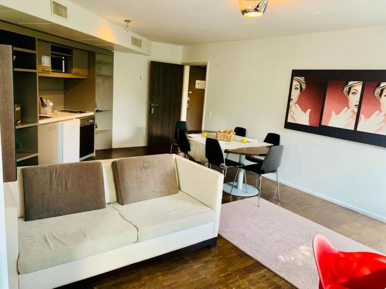 Kitchen or kitchenette in Standing Hotel Suites by Actisource