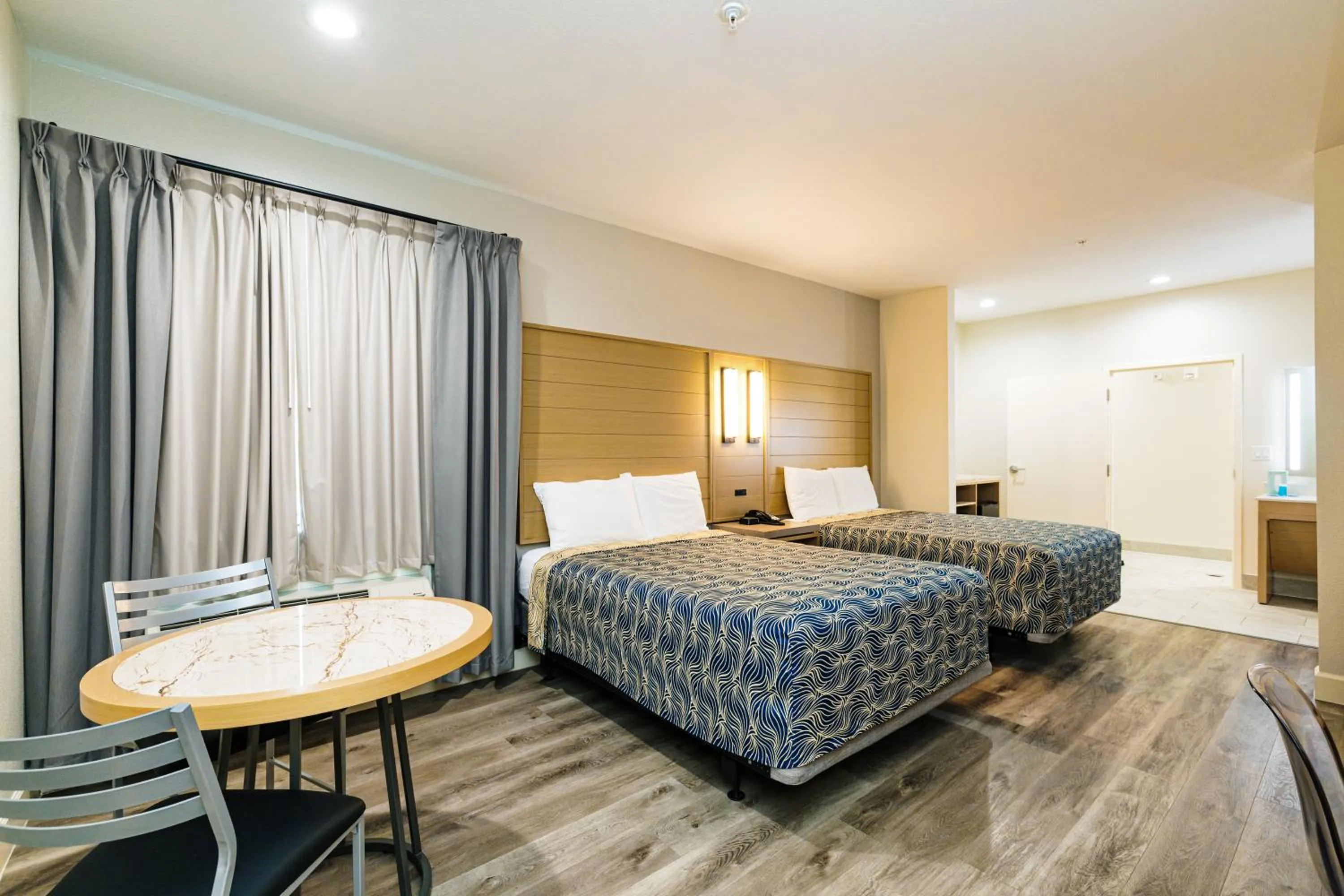 Bed in Palace Inn Blue-IAH East