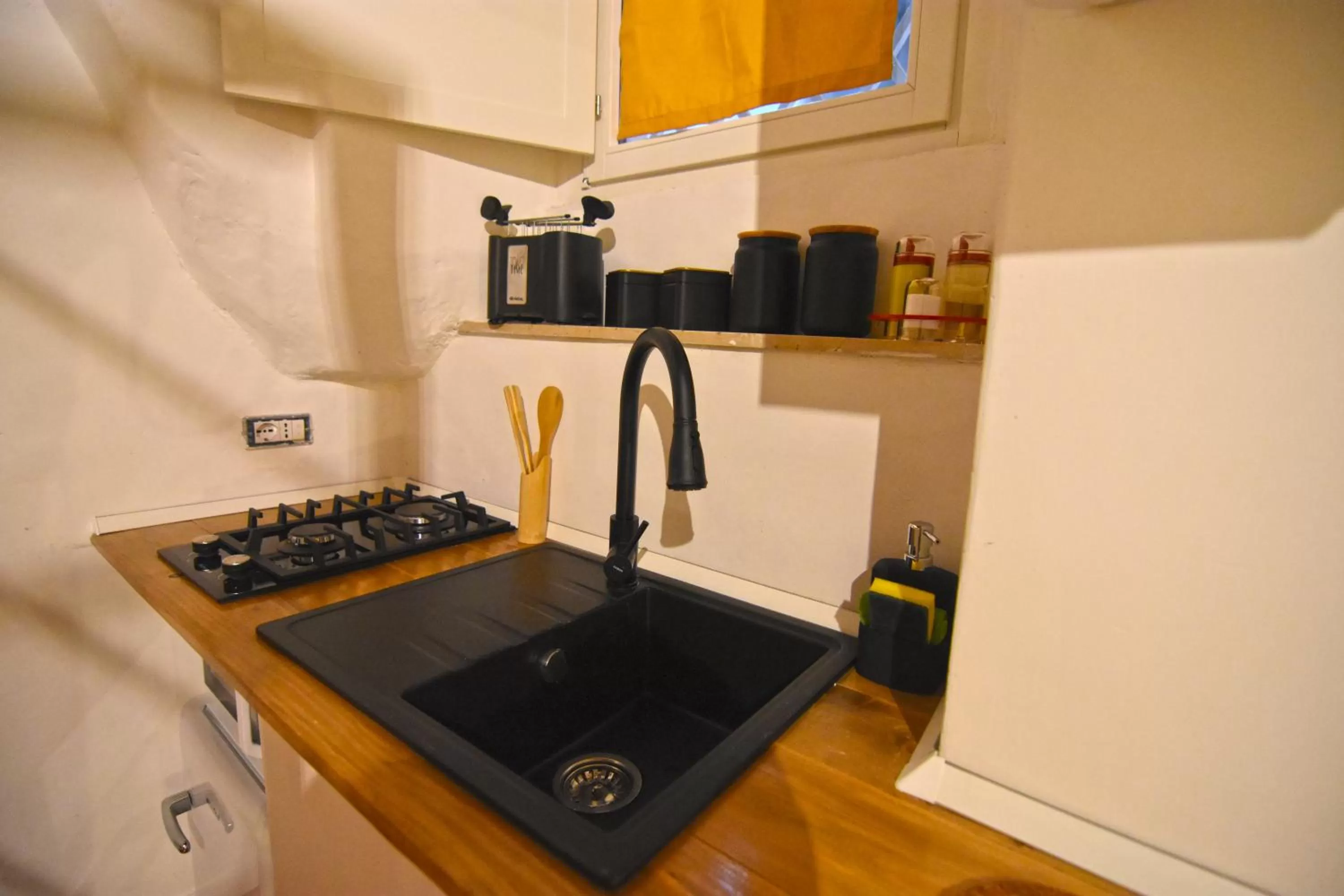 Kitchen or kitchenette, Kitchen/Kitchenette in La Dimora di Artemide B&B