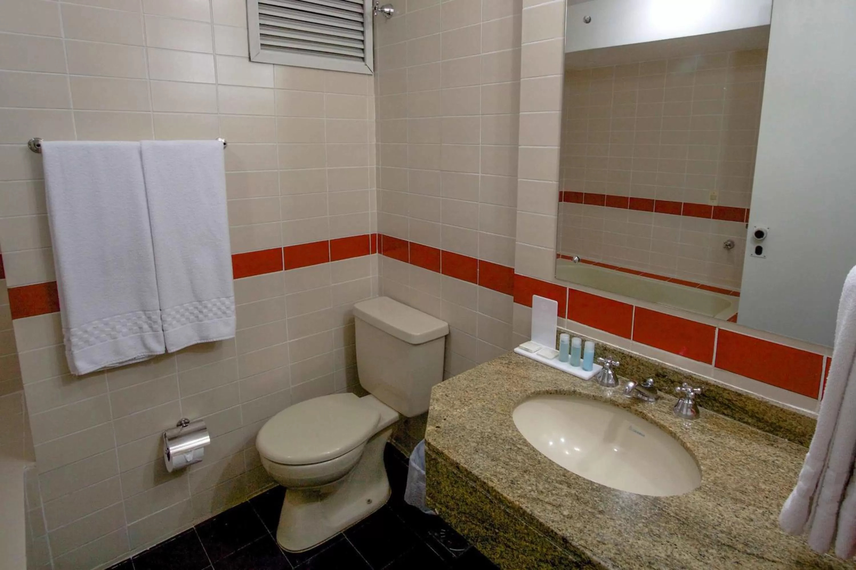 Bathroom in Bristol Metropolitan Curitiba Centro