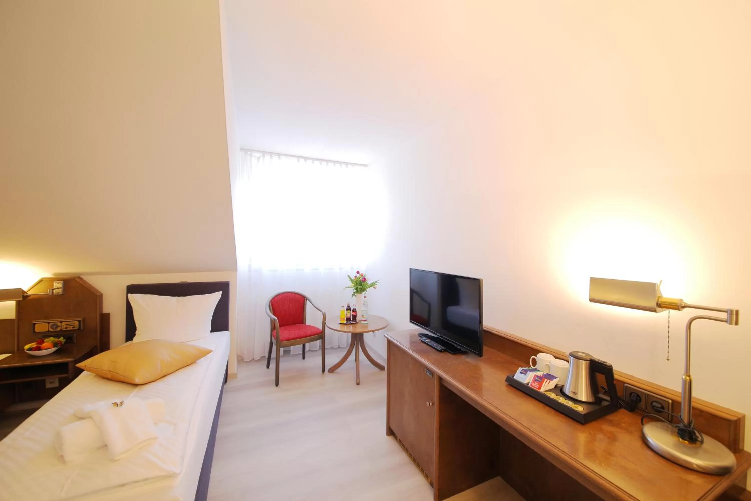 TV and multimedia, Bed in Hotel Kick