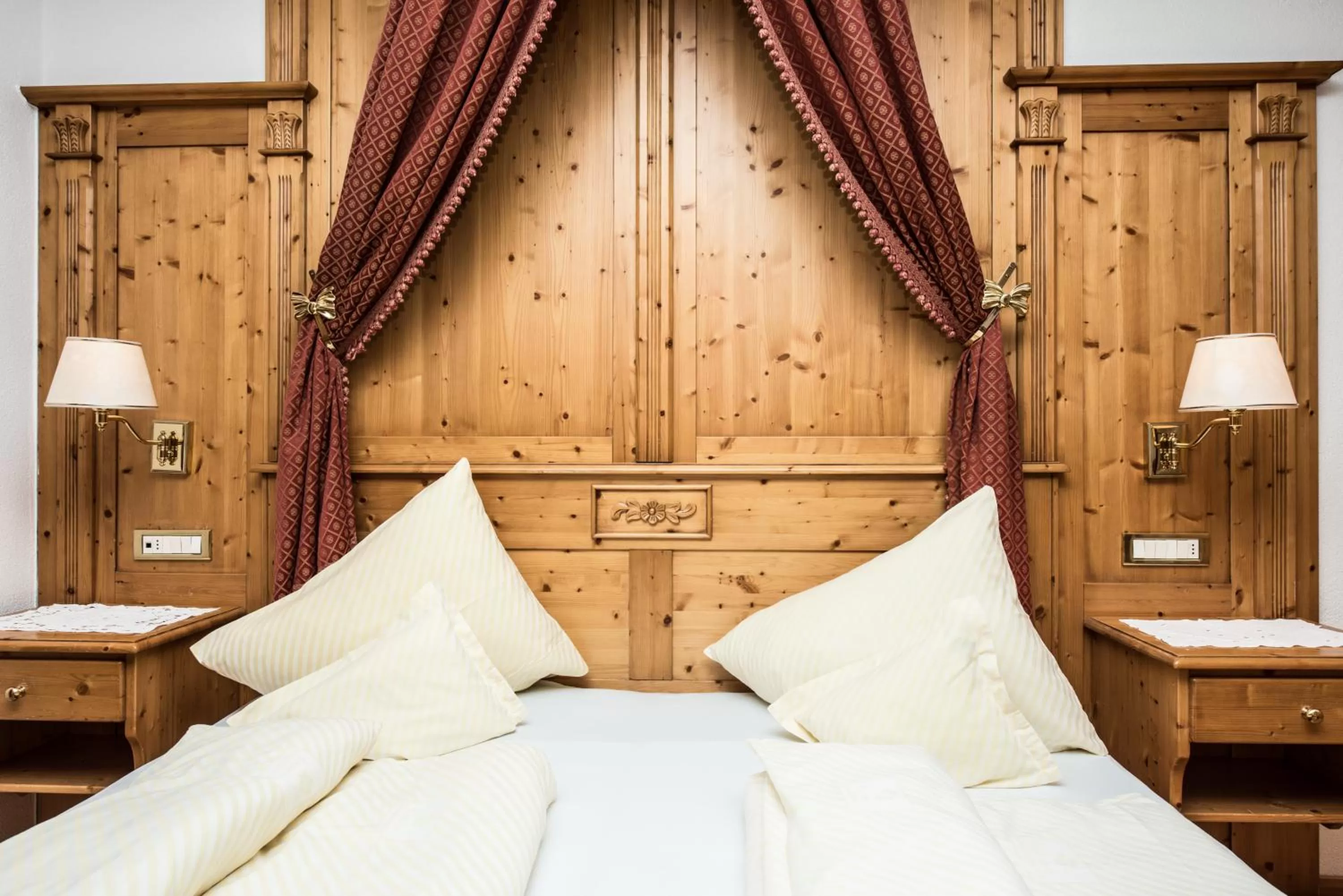 Photo of the whole room, Bed in Hotel Enzian Genziana