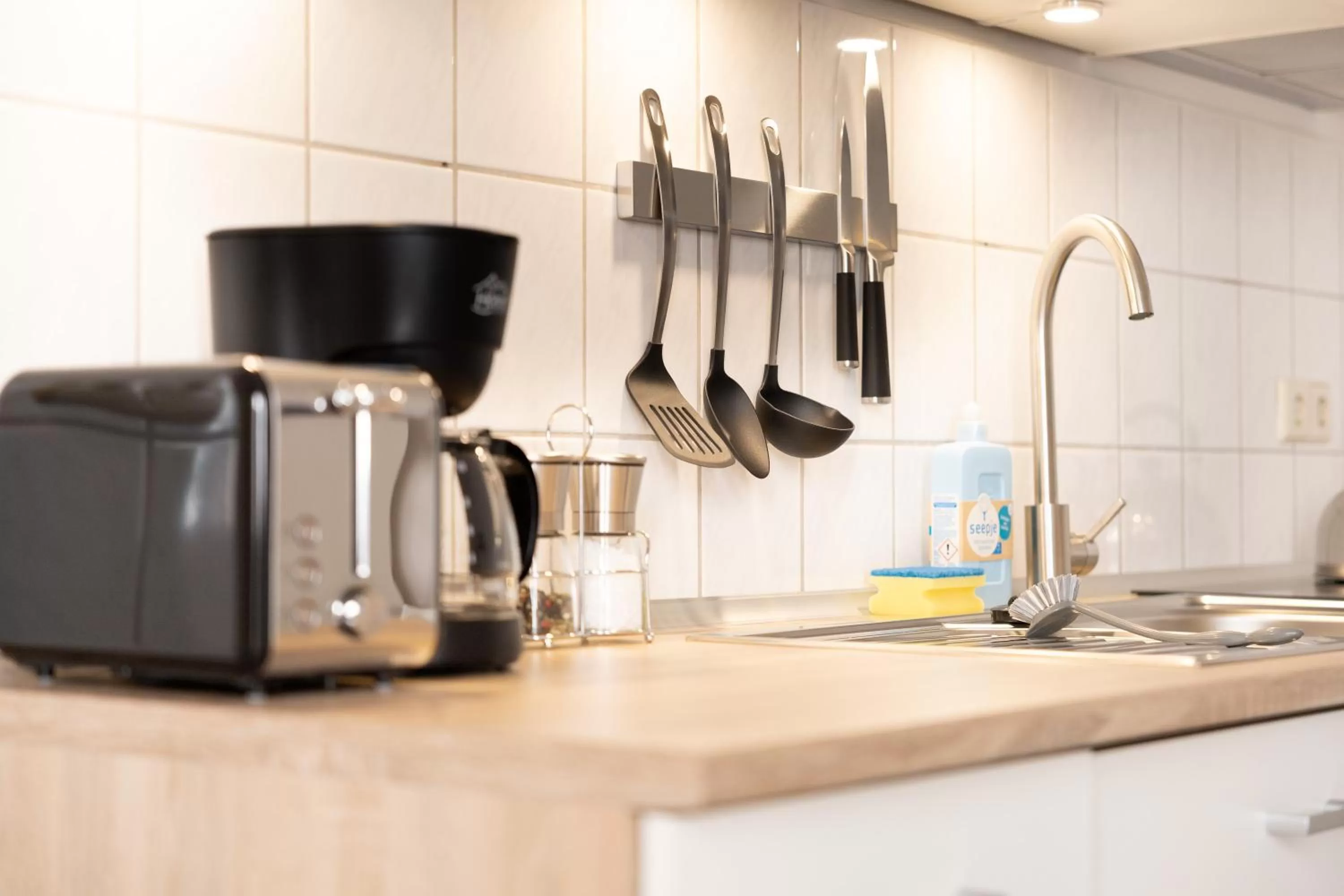 Kitchen or kitchenette in Apartments an der Oper - Innenstadt - Zentral - Küche - Wifi - Powered by Ko-Living