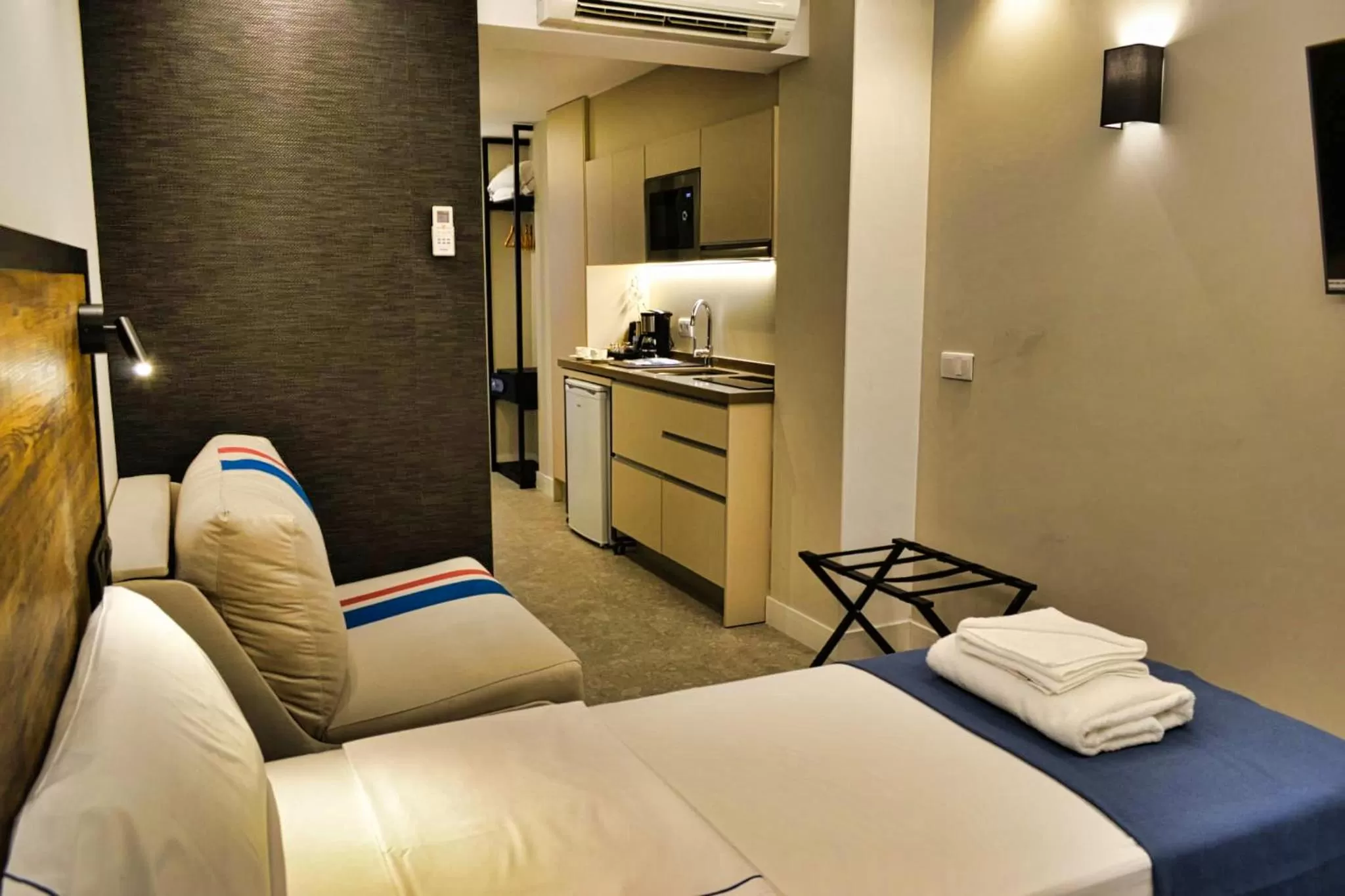 Photo of the whole room, Bed in GBH Hotel-Apartamentos Posidonia