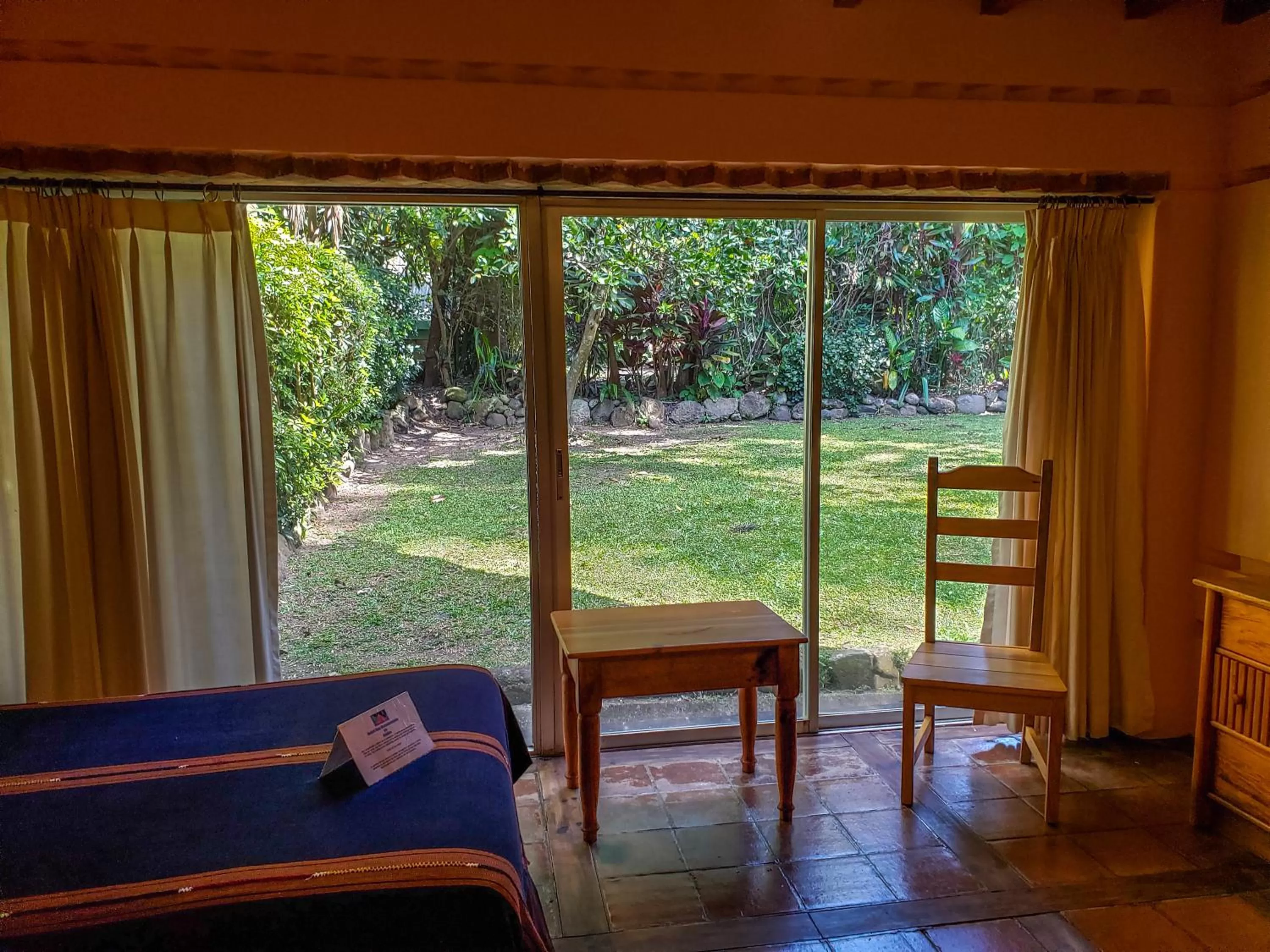 Garden view, Bed in Hotel San Buenaventura de Atitlán