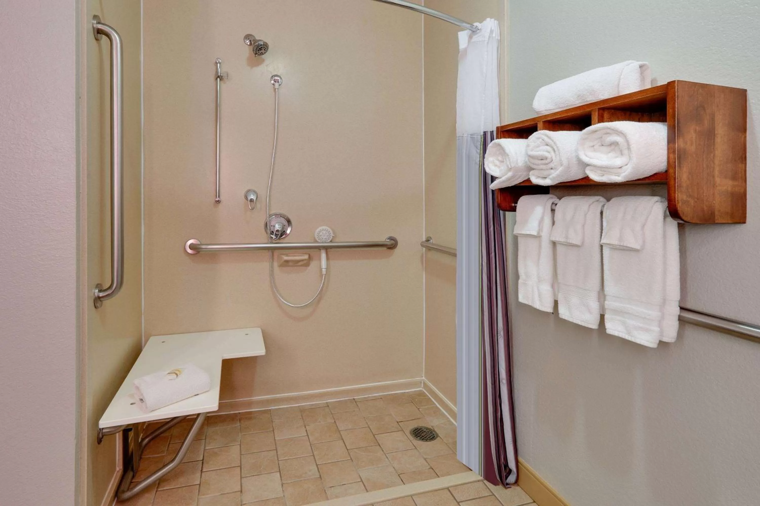 Shower in La Quinta by Wyndham Dallas Love Field