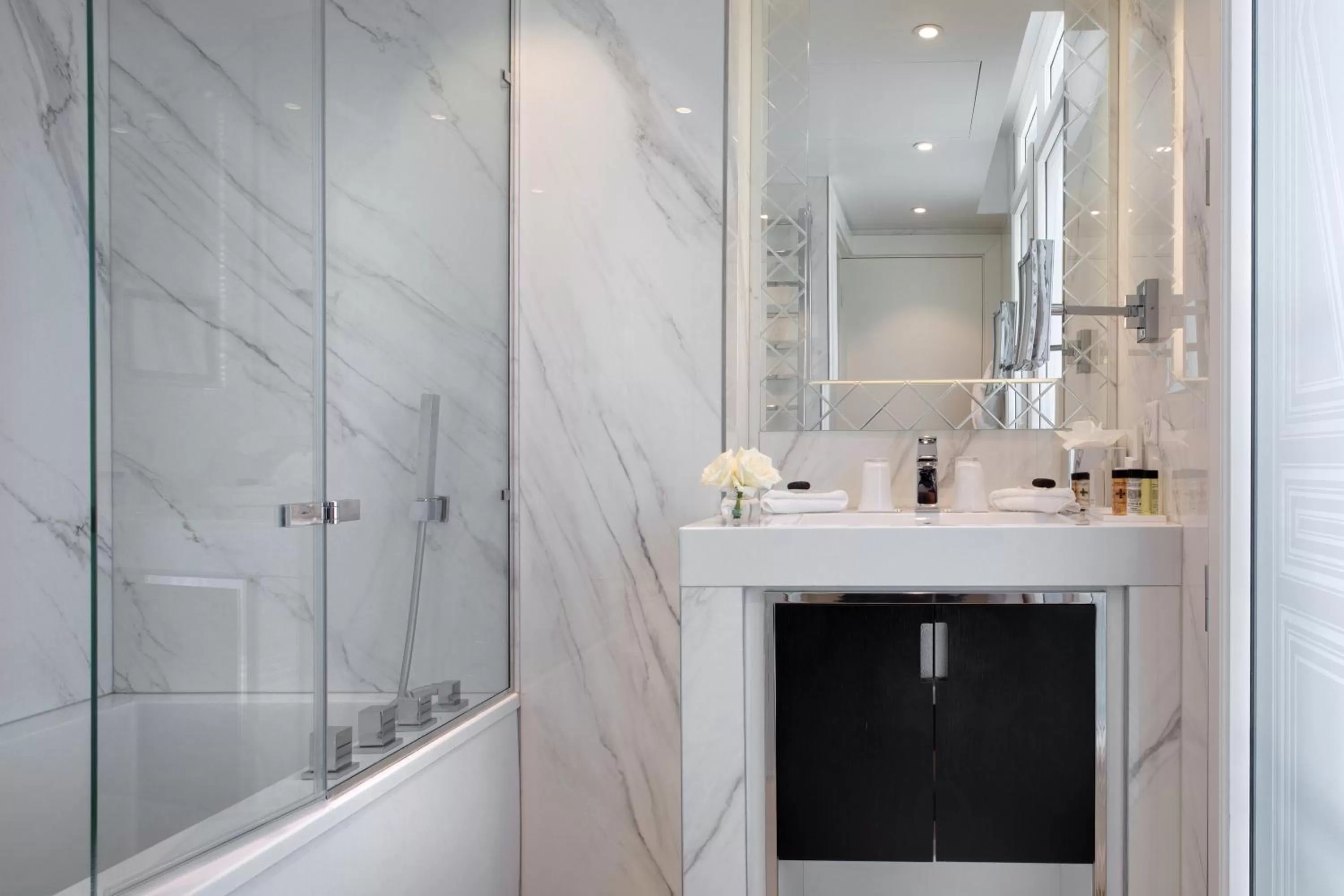 Bathroom in La Villa Haussmann