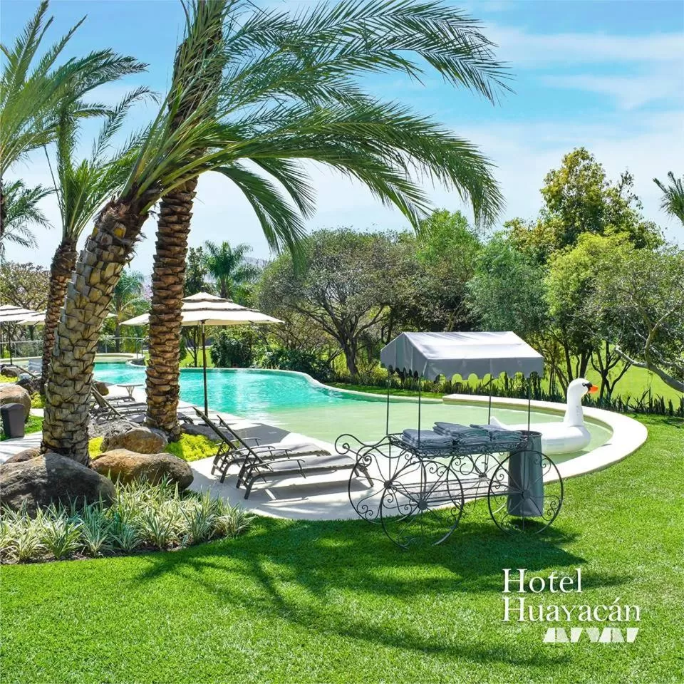 Balcony/Terrace in Huayacán Cuernavaca Curamoria Collection