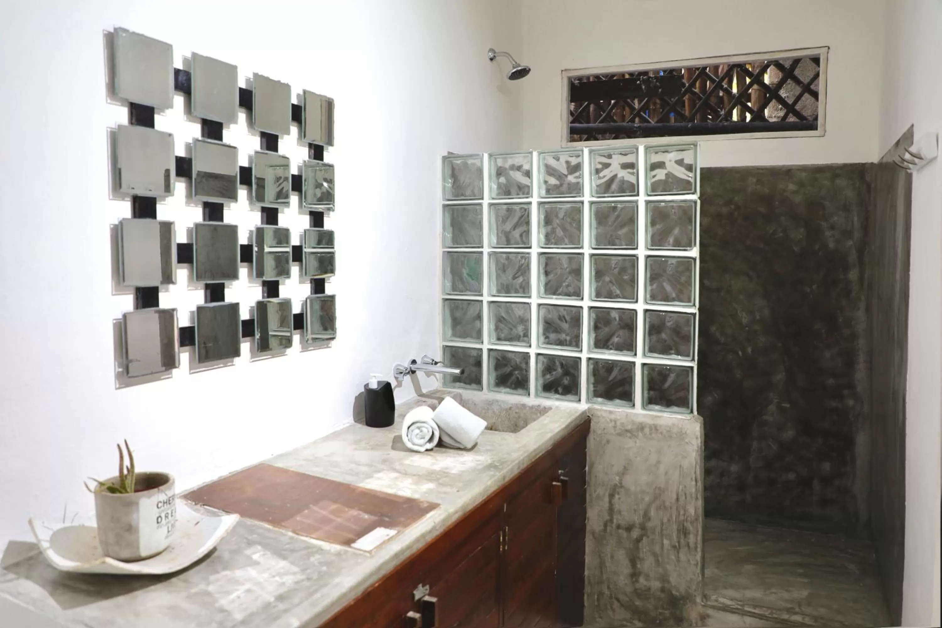 Bathroom, Kitchen/Kitchenette in Residencia Gorila