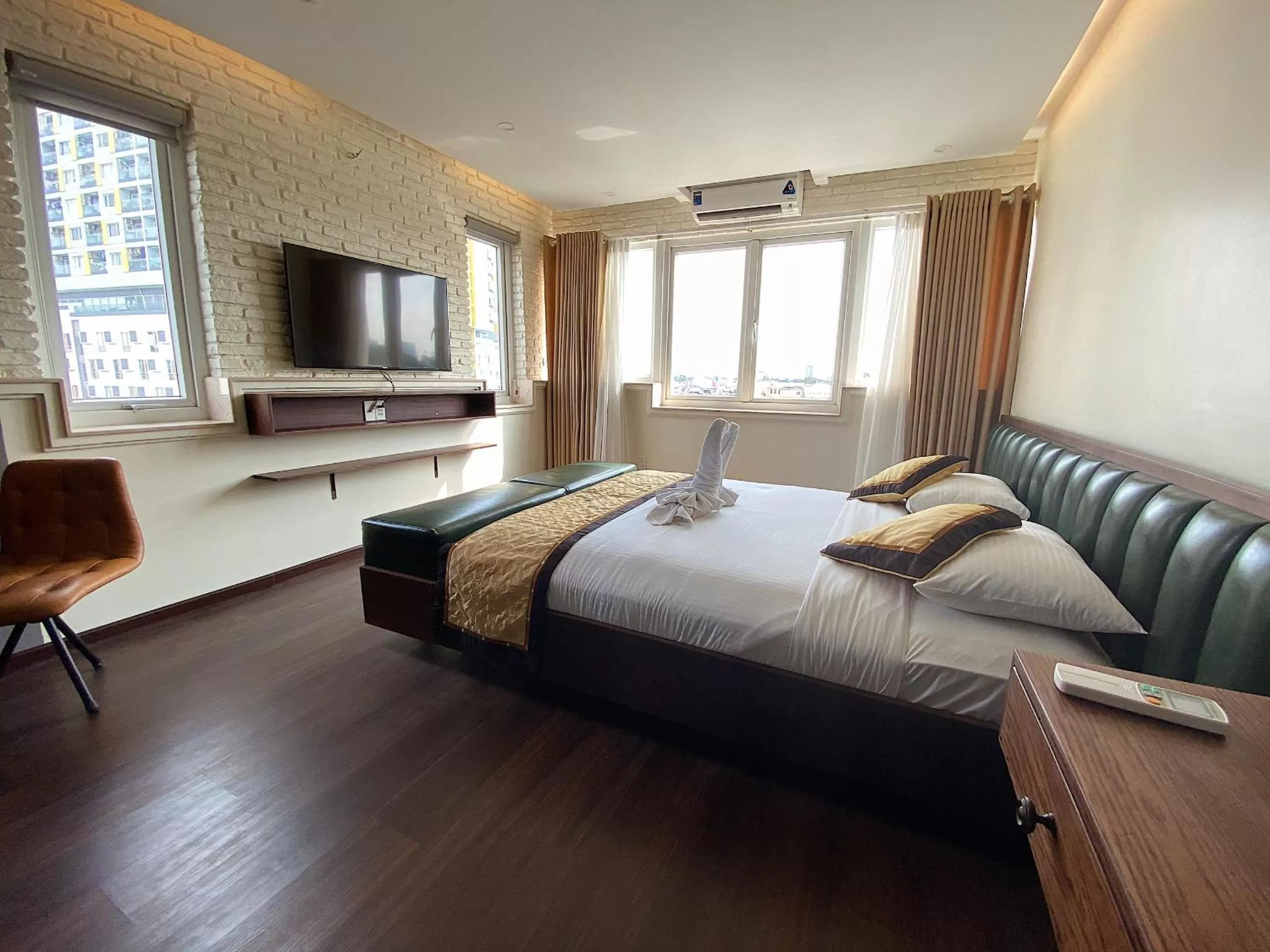 Bed in Duc Vuong Saigon Hotel - Cao Thang