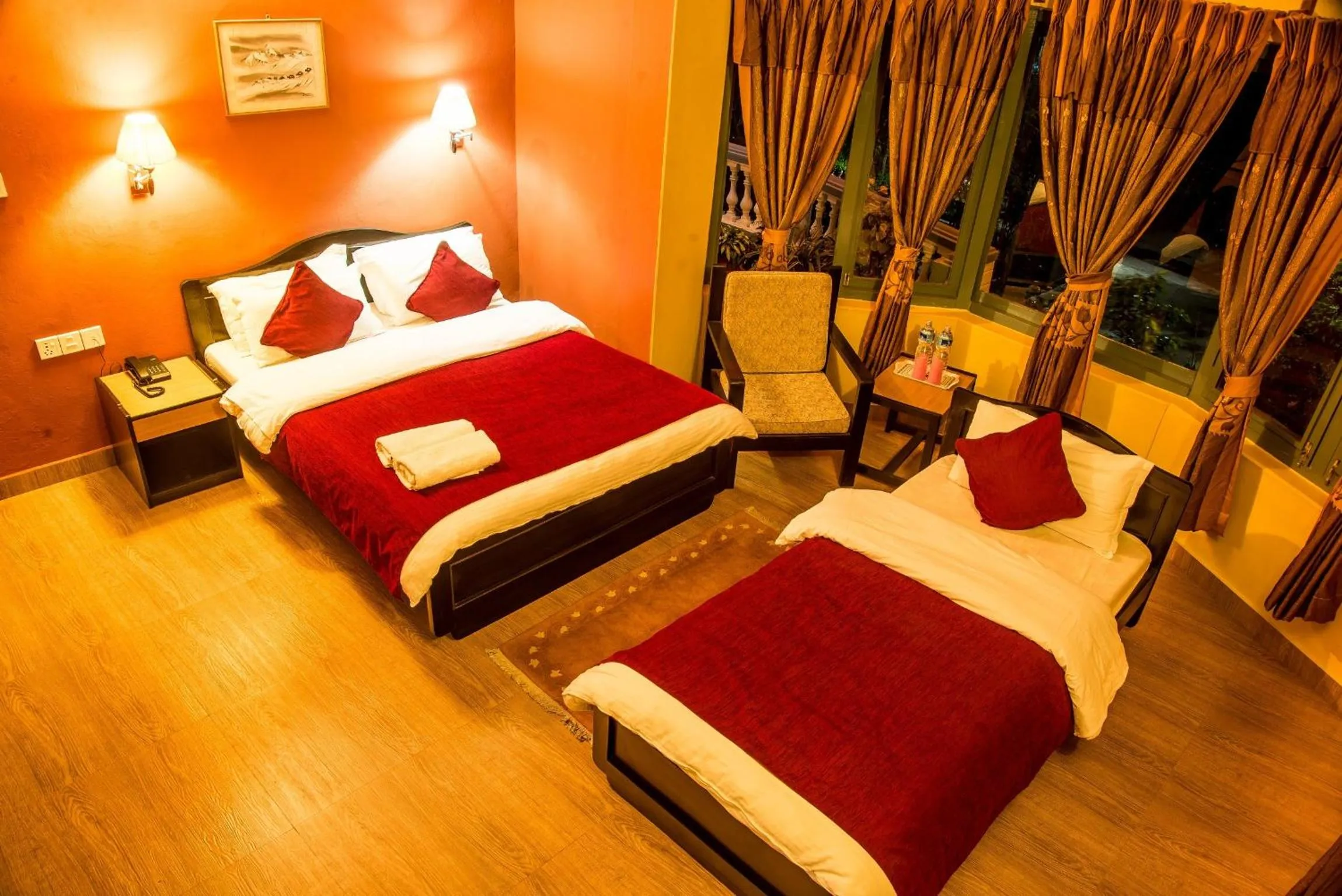 Bedroom, Bed in Hotel Silver Oaks Inn