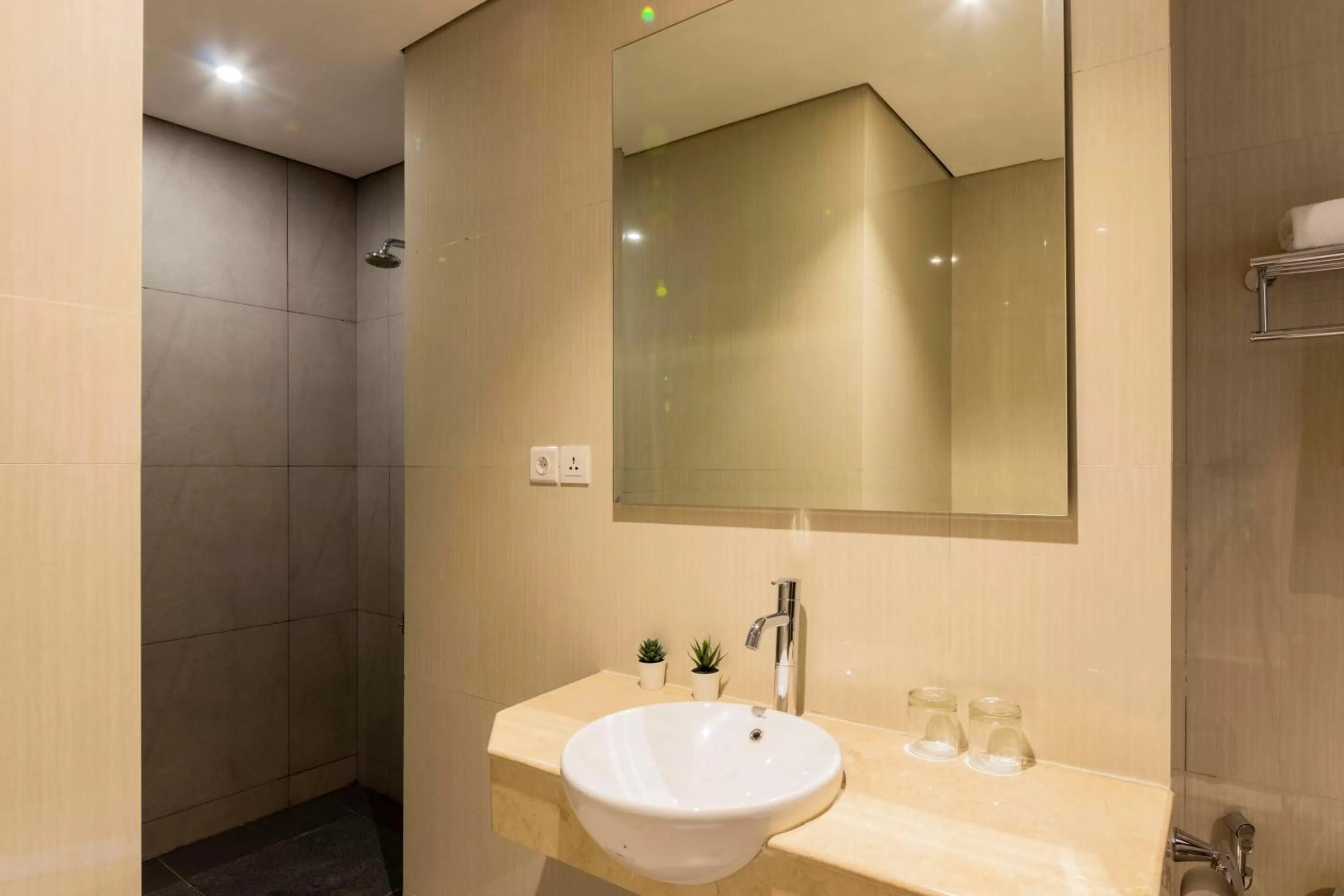 Bathroom in Antero Hotel Jababeka Cikarang