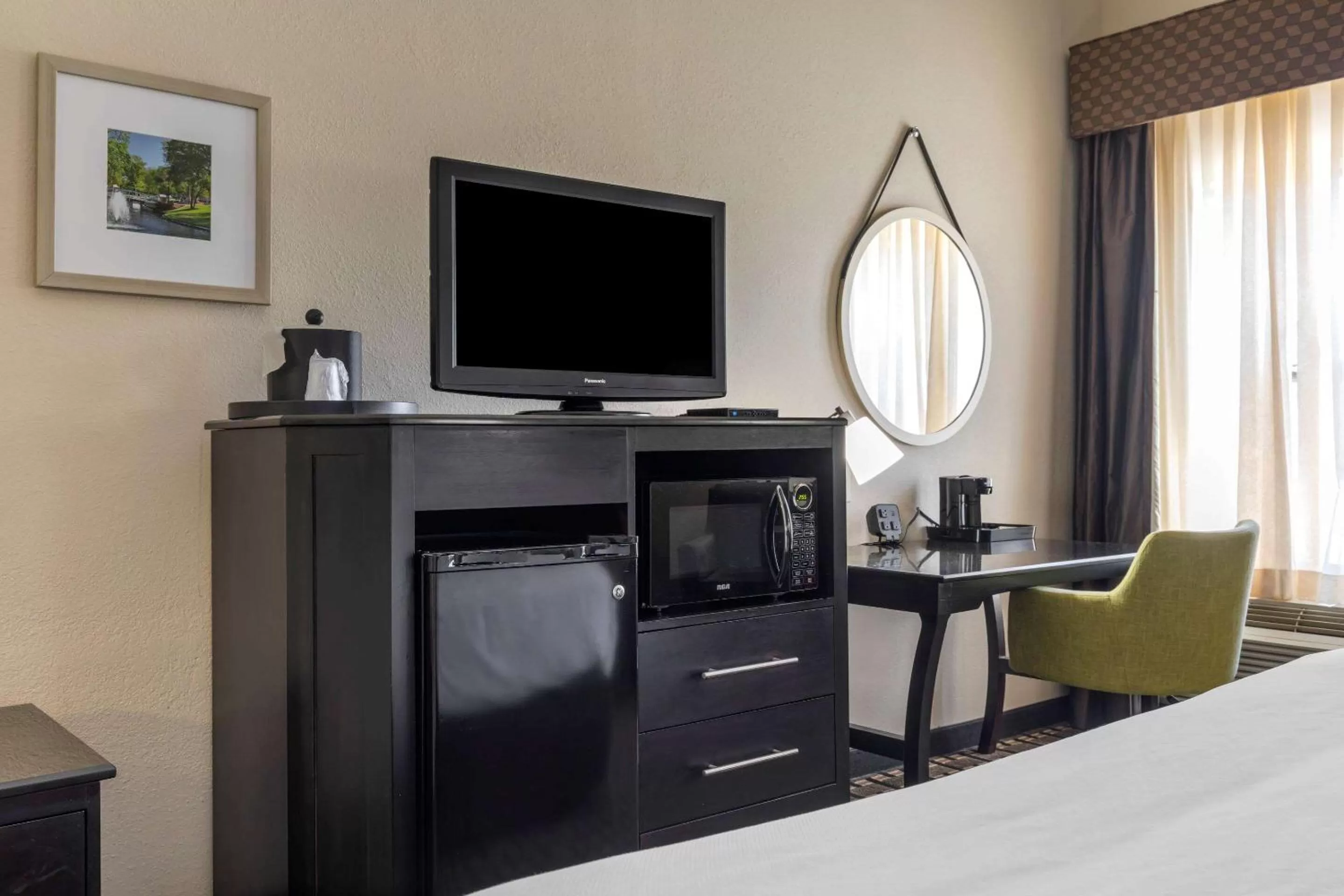 Bedroom, Bed in Comfort Inn Sherman