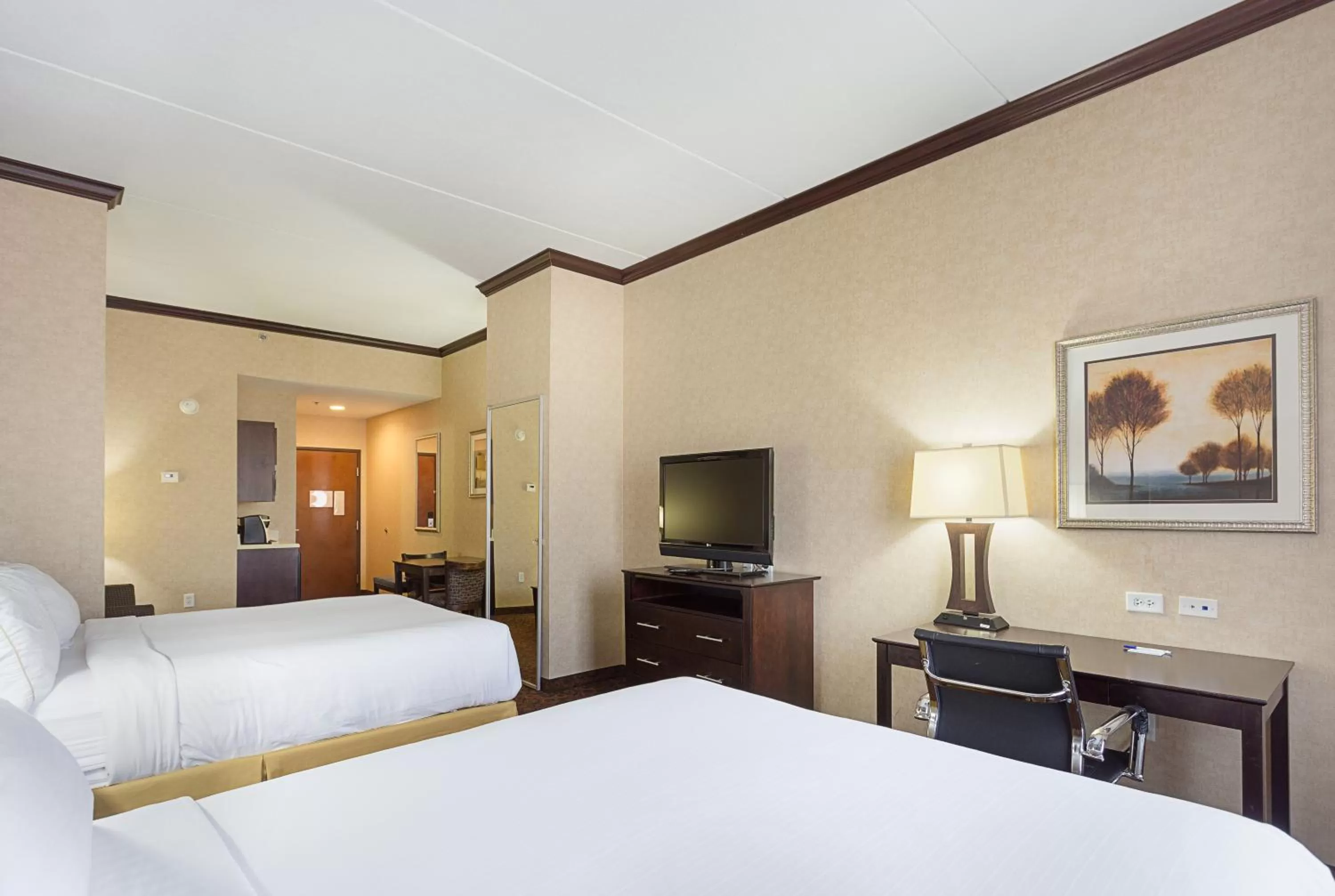 Bed in Holiday Inn Express Hotel & Suites Byram by IHG