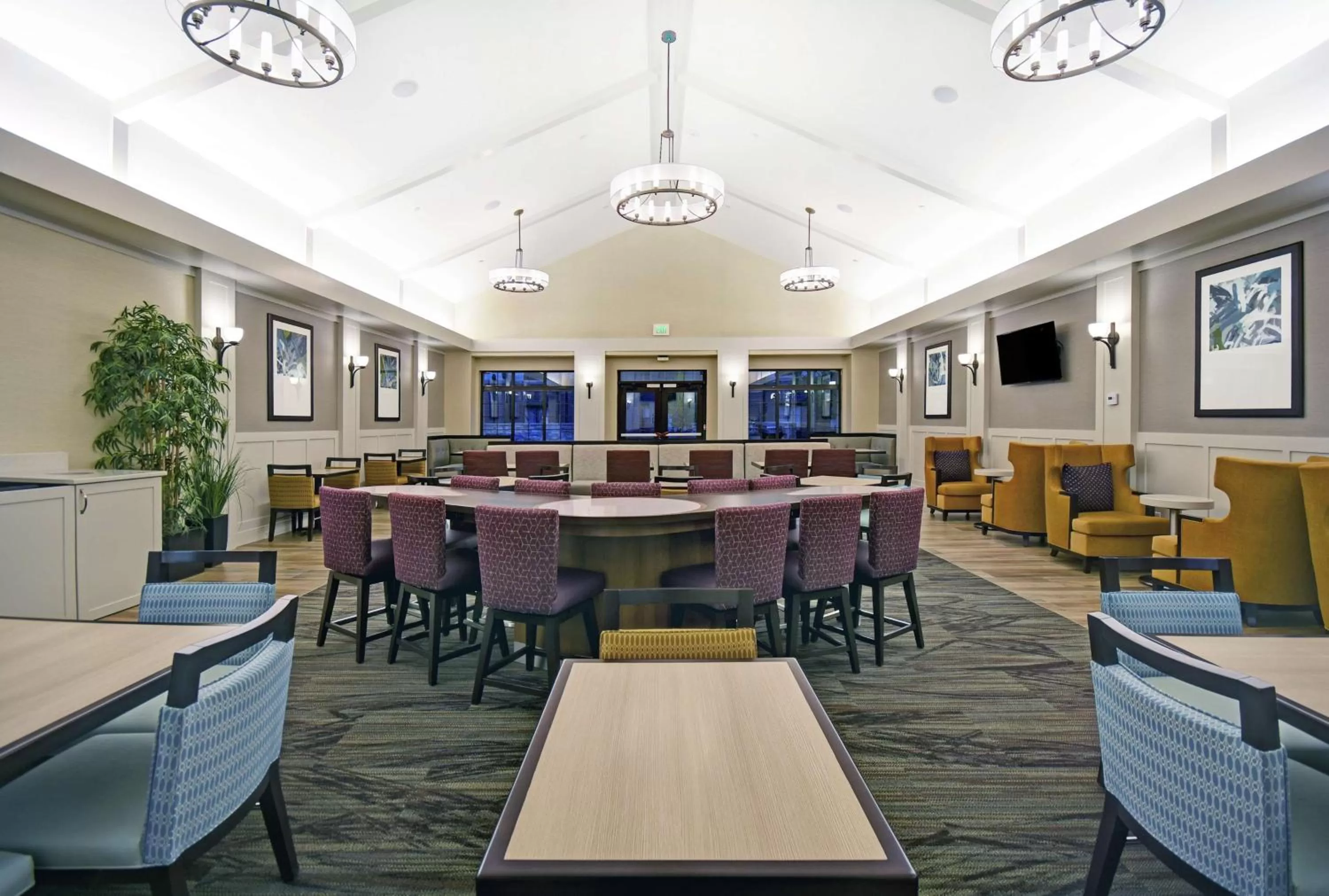 Dining area in Homewood Suites by Hilton Denver International Airport