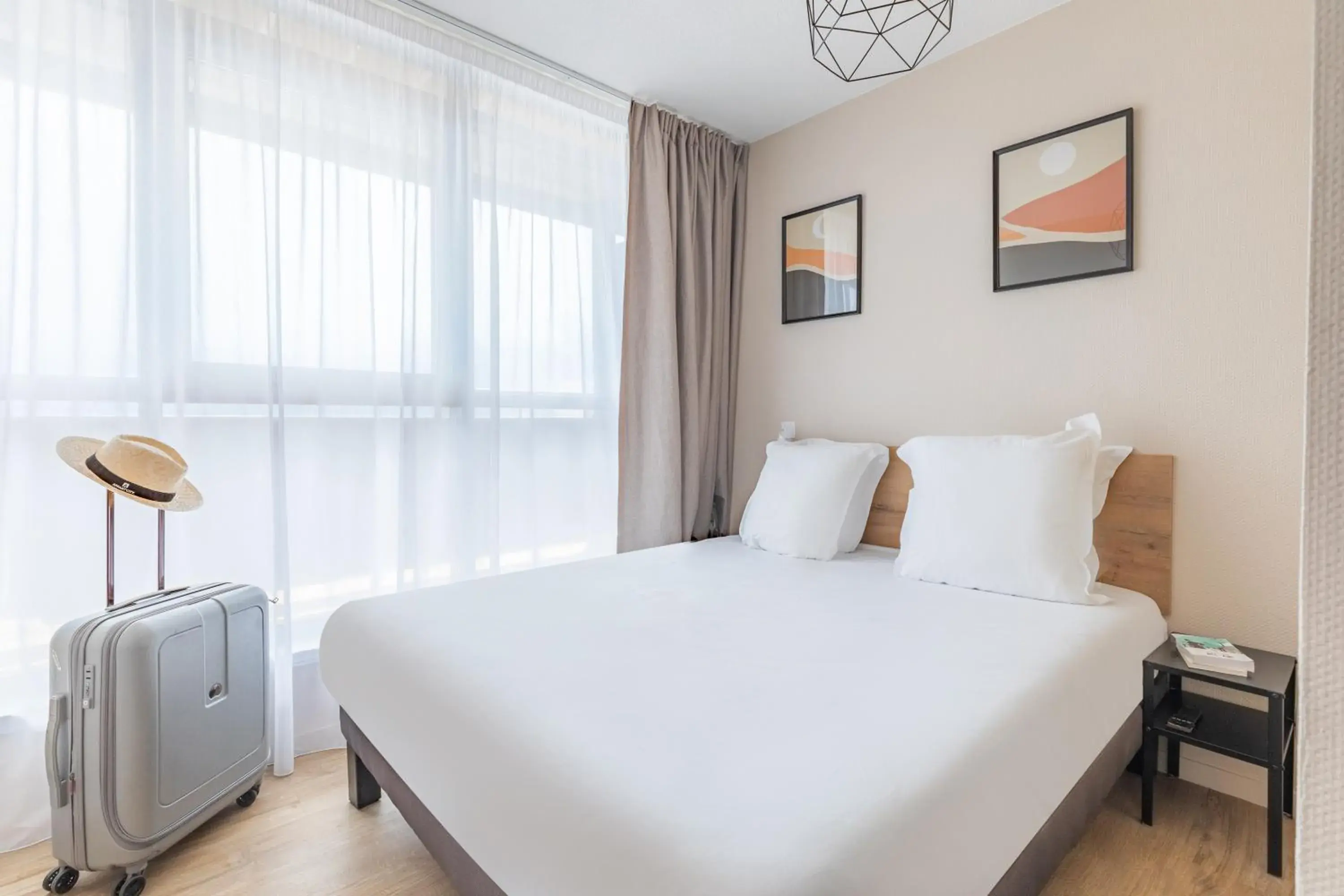 Two-Bedroom Apartment in Appart'City Classic Bordeaux Centre Two-Bedroom Apartment in Appart'City Classic Bordeaux Centre