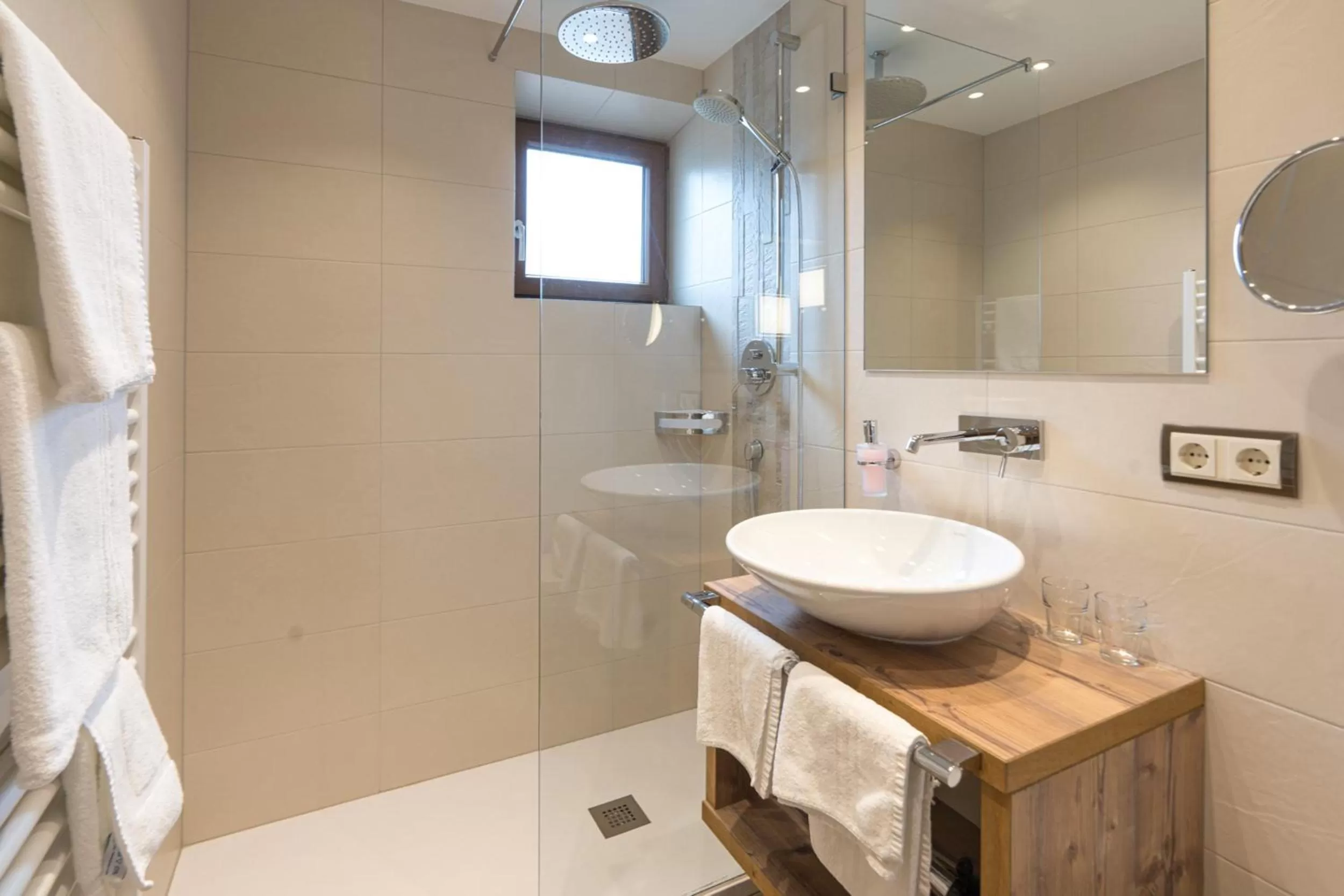 Shower in Hotel Seefelderhof