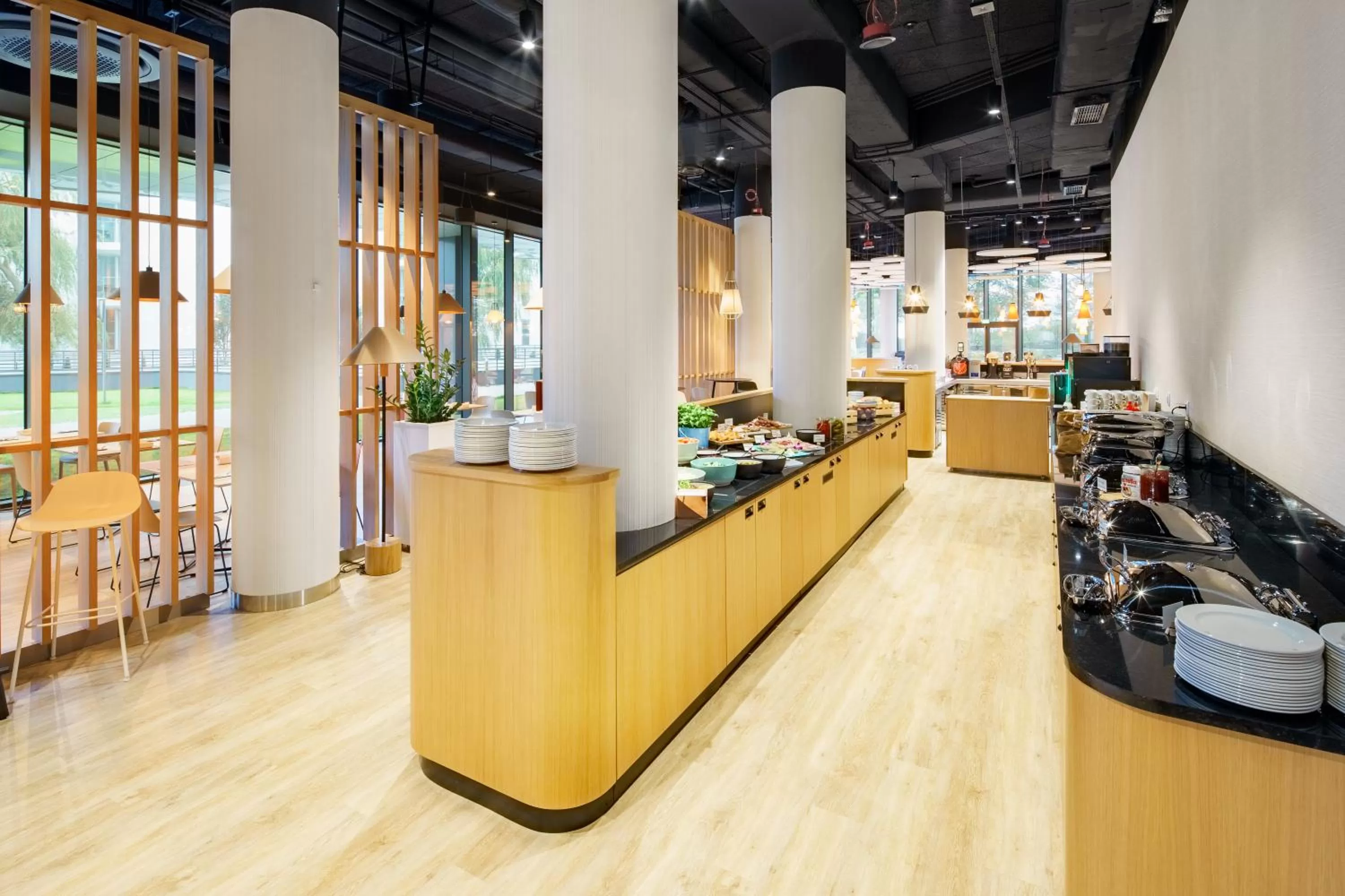 Restaurant/places to eat in Seaside Park Hotel