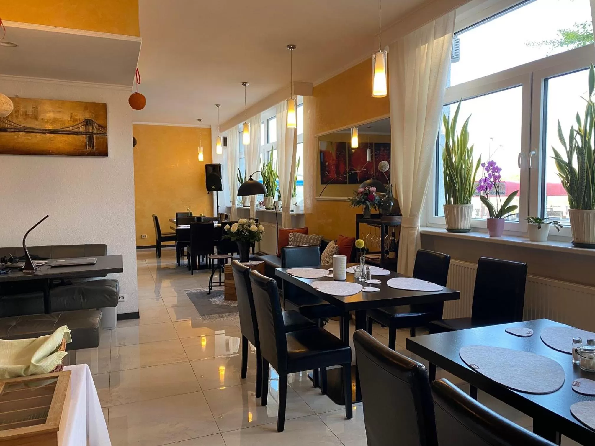 Restaurant/places to eat in Hotel am Hafen