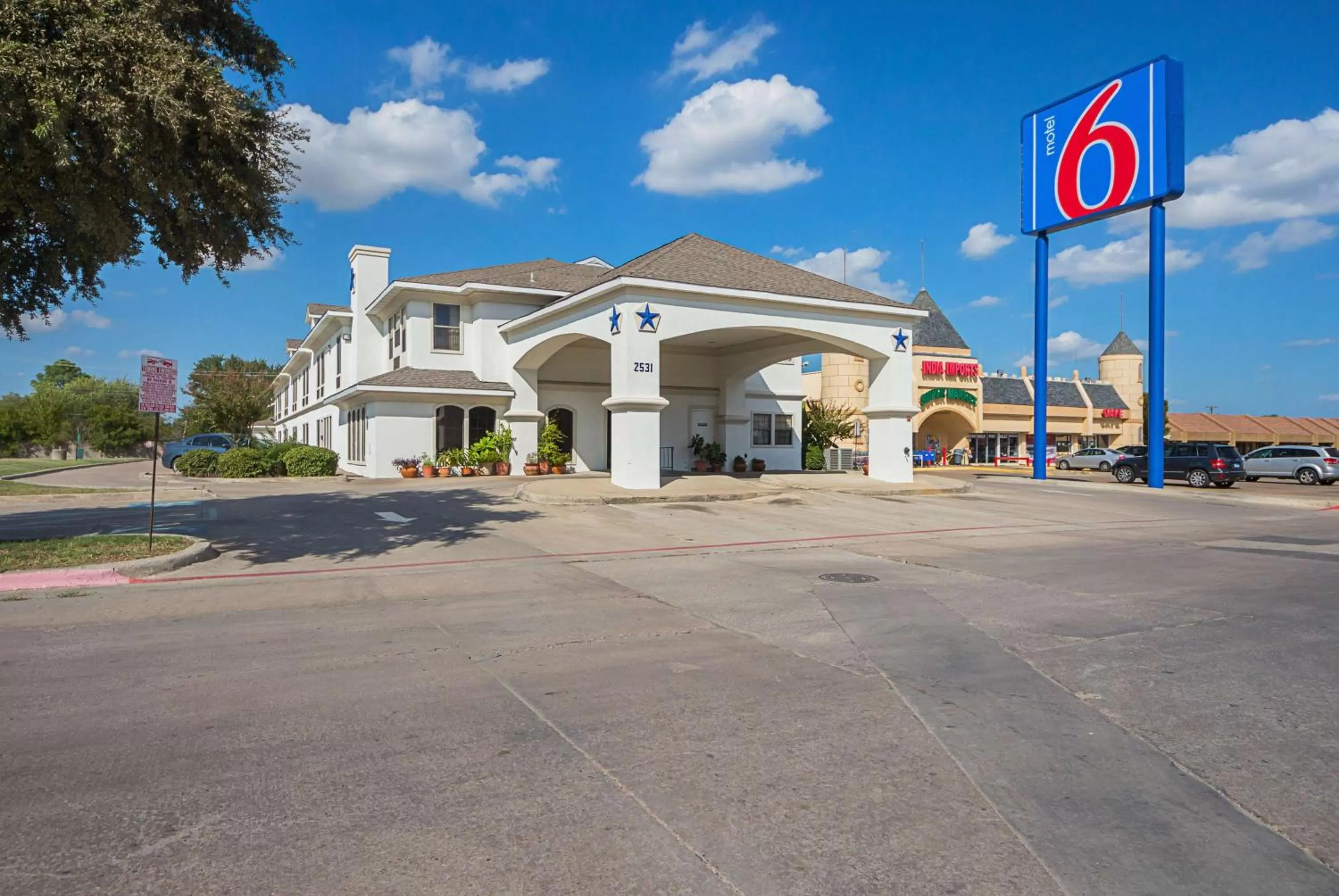 Property building in Motel 6 Dallas – Irving DFW Airport South