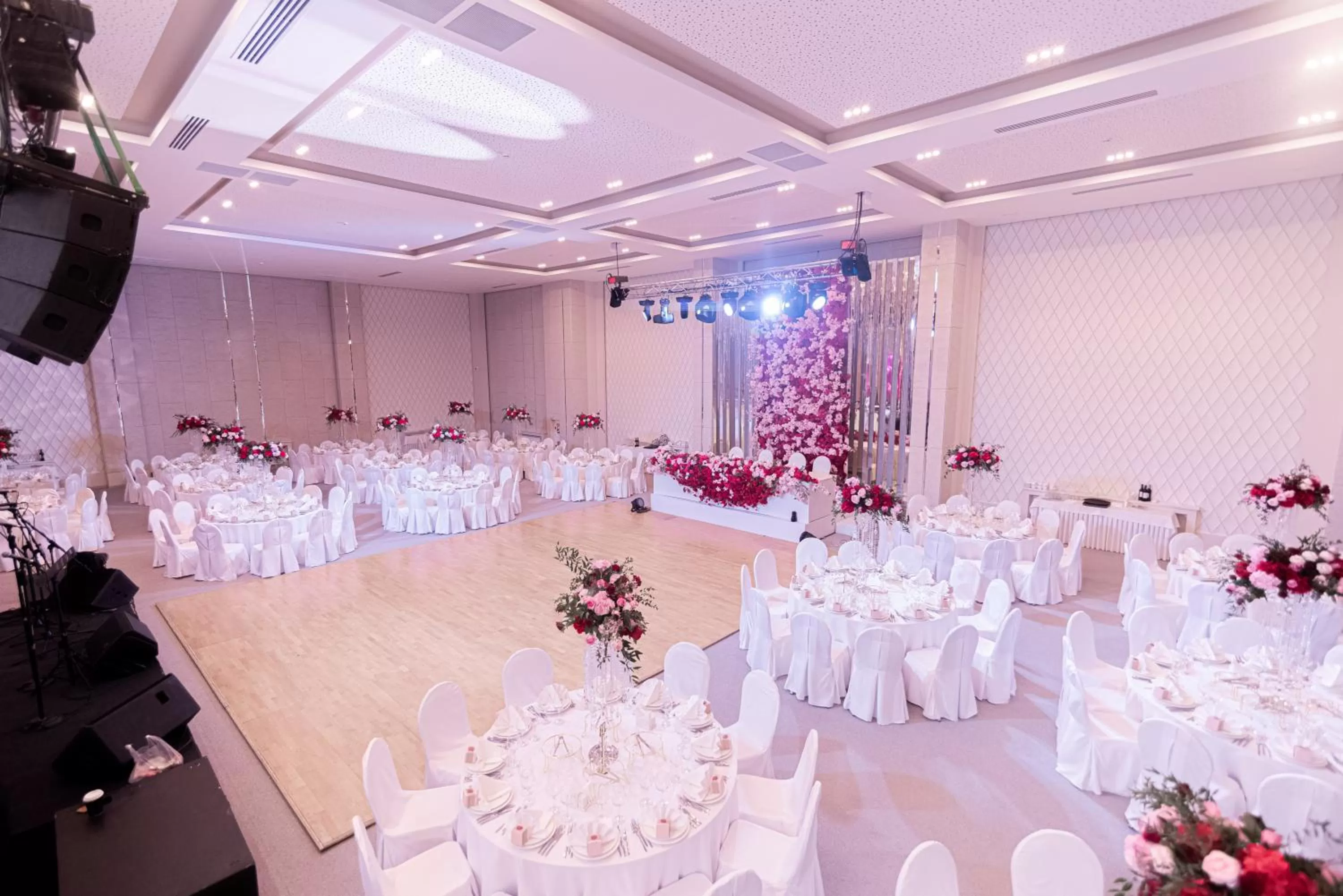 Banquet/Function facilities in Resident City Hotel